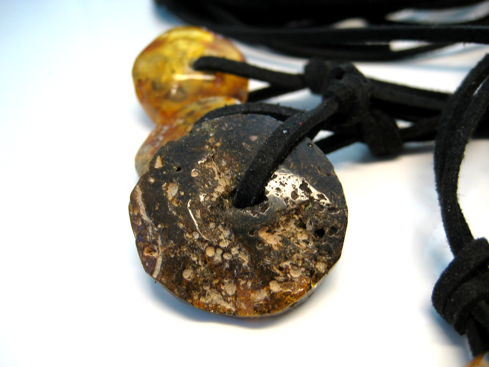 10 items – Genuine Amber Baltic Amber Necklace/Pendant/Amulet !!!