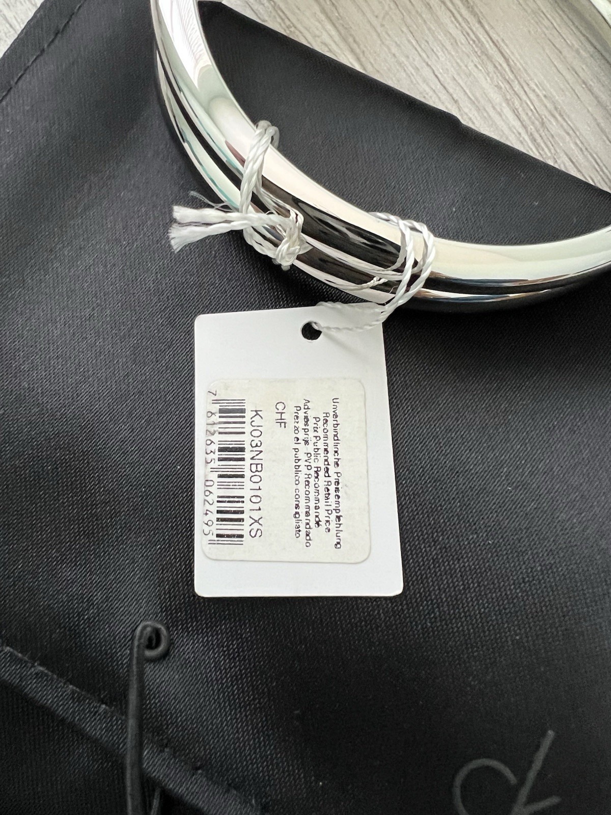 NIB Calvin Klein Jewelry Women’s Ellipse Silver Stainless Steel Bracelet Medium