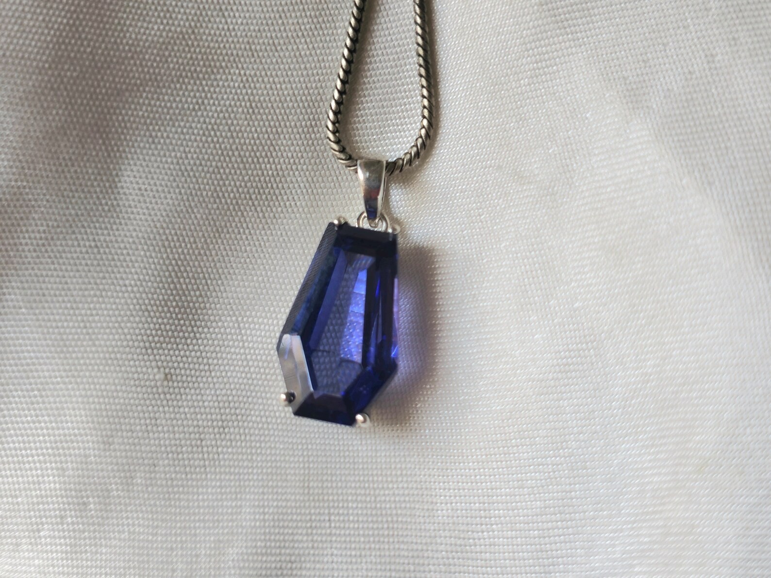 Certified 24 Ct Natural Blue Sapphire Fancy Silver Pendant Gemstone