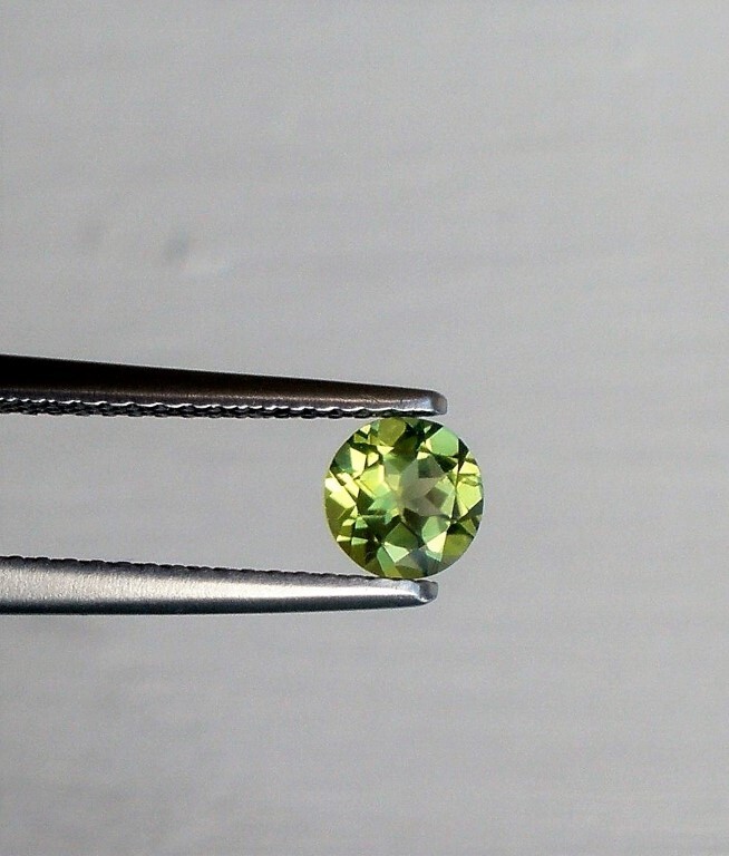PERIDOT ROUND CUT GEM LIME GREEN PAKISTAN FACETED NATURAL GEMSTONE LOOSE NICE AA