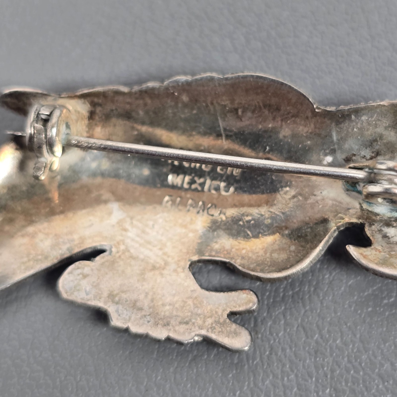 Vintage Hecno En Mexico Alpaca Silver Parrot Animal Bird Textured Pin Brooch