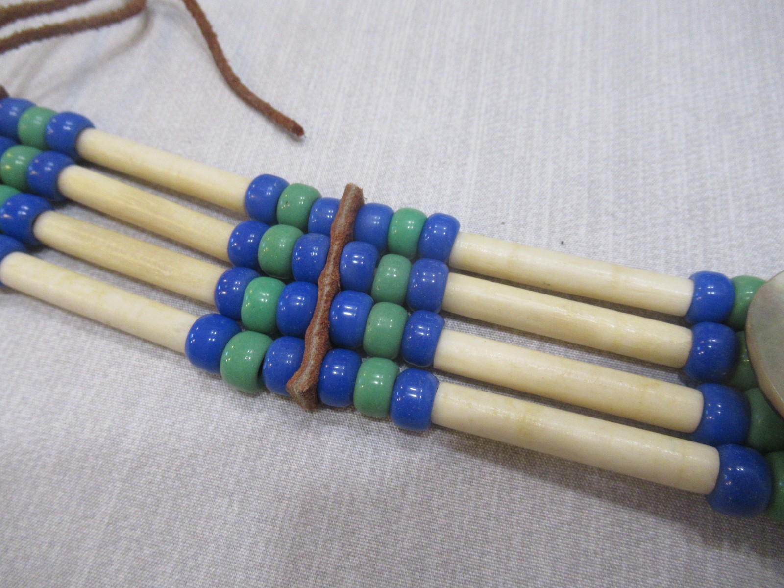 VINTAGE NATIVE AMERICAN CHOKER GLASS BEADS ORANGE BROWN WHITE