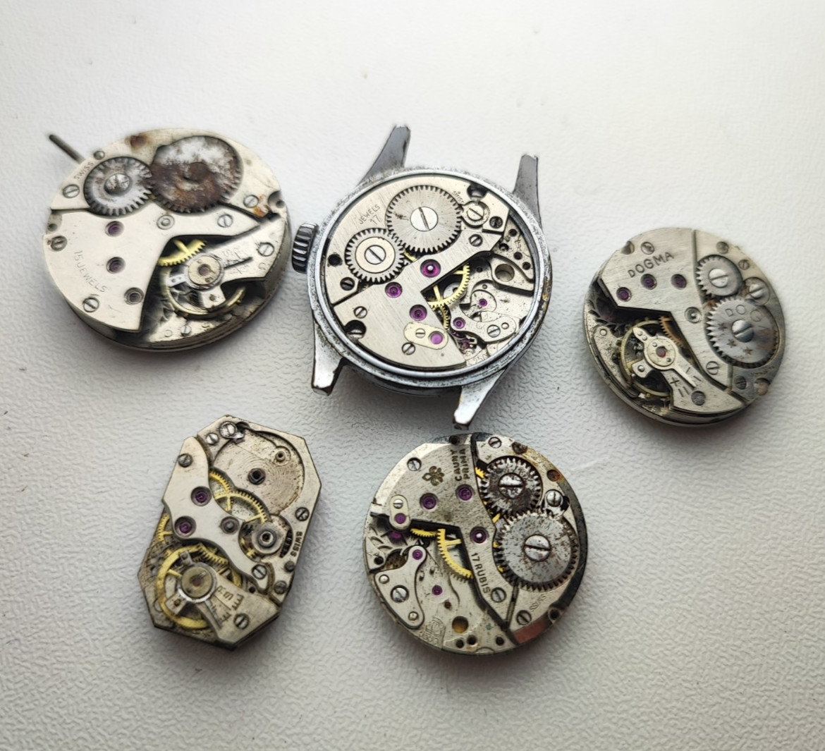Watch lot movement for parts almery fef 250 eta 2325 dogma as 555 ut 6360 cauny