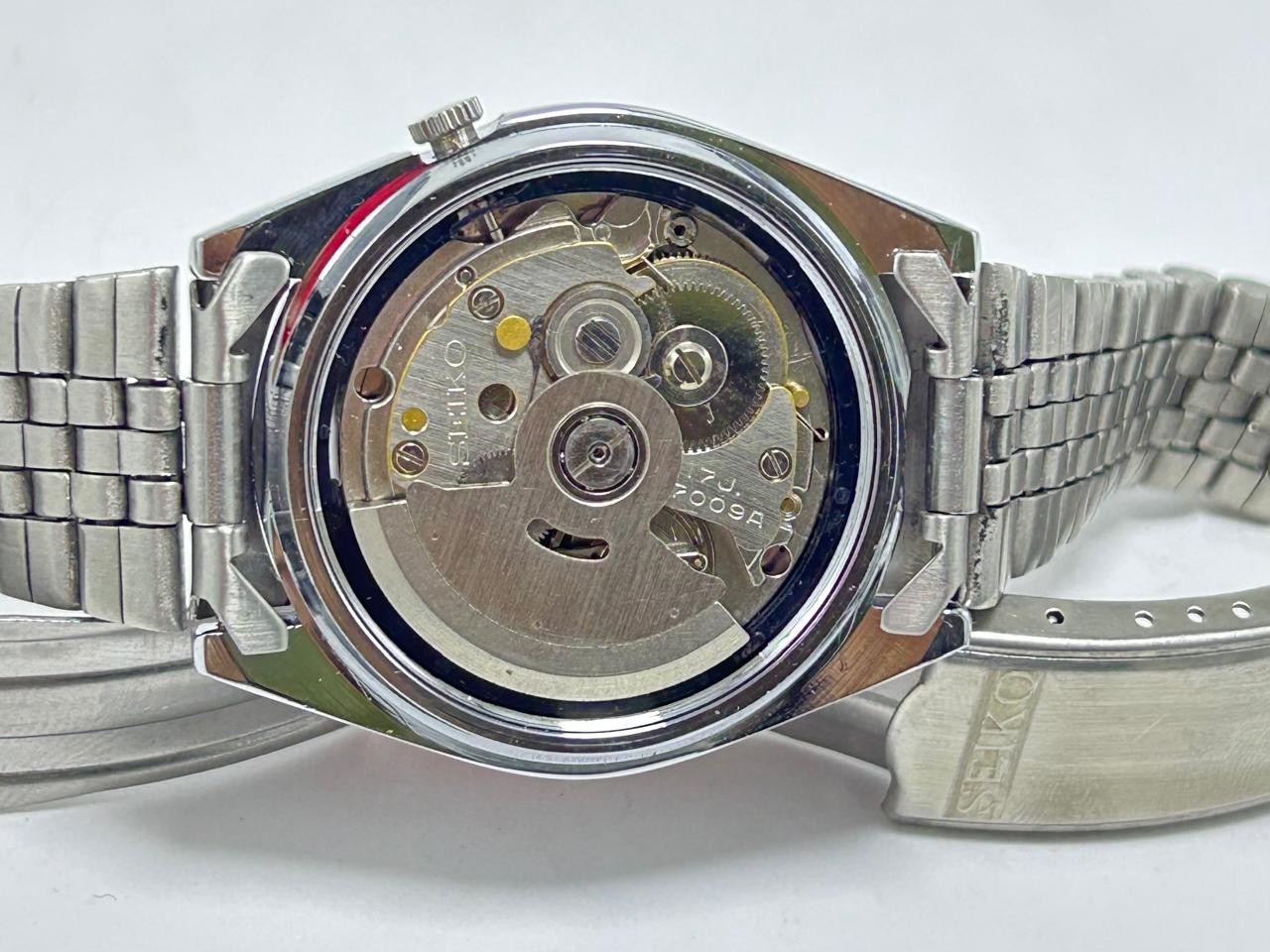 Vintage Seiko 5 Silver Dial Automatic Japan Movement No.7009A Men’s Wrist Watch.