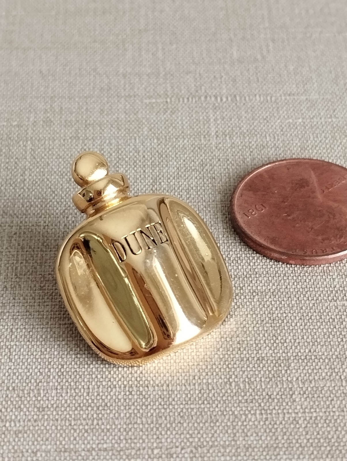 Vintage Christian Dior DUNE Perfume Bottle Gold Tone Novelty Pin Brooch