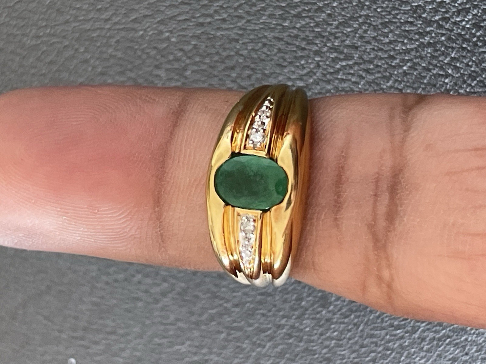 18KT Yellow Gold 0.60CT Emerald & 0.04CTW Diamond Ring. Size 7(K10)