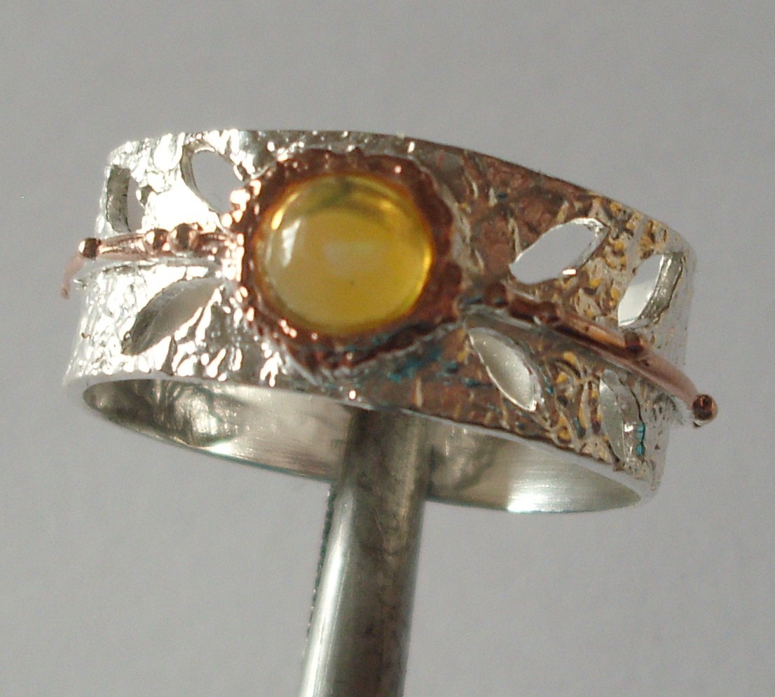 CeS Ring mit einem bunt leuchtenden mexikanischen Feueropal, mexican Opal