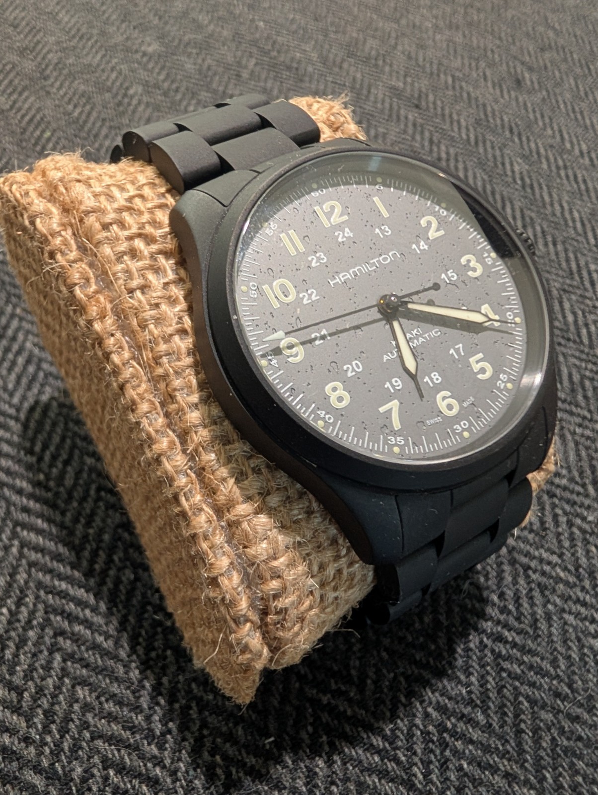 Hamilton Khaki Field Automatic Concrete gray dial, Black Titanium PVD – 38mm