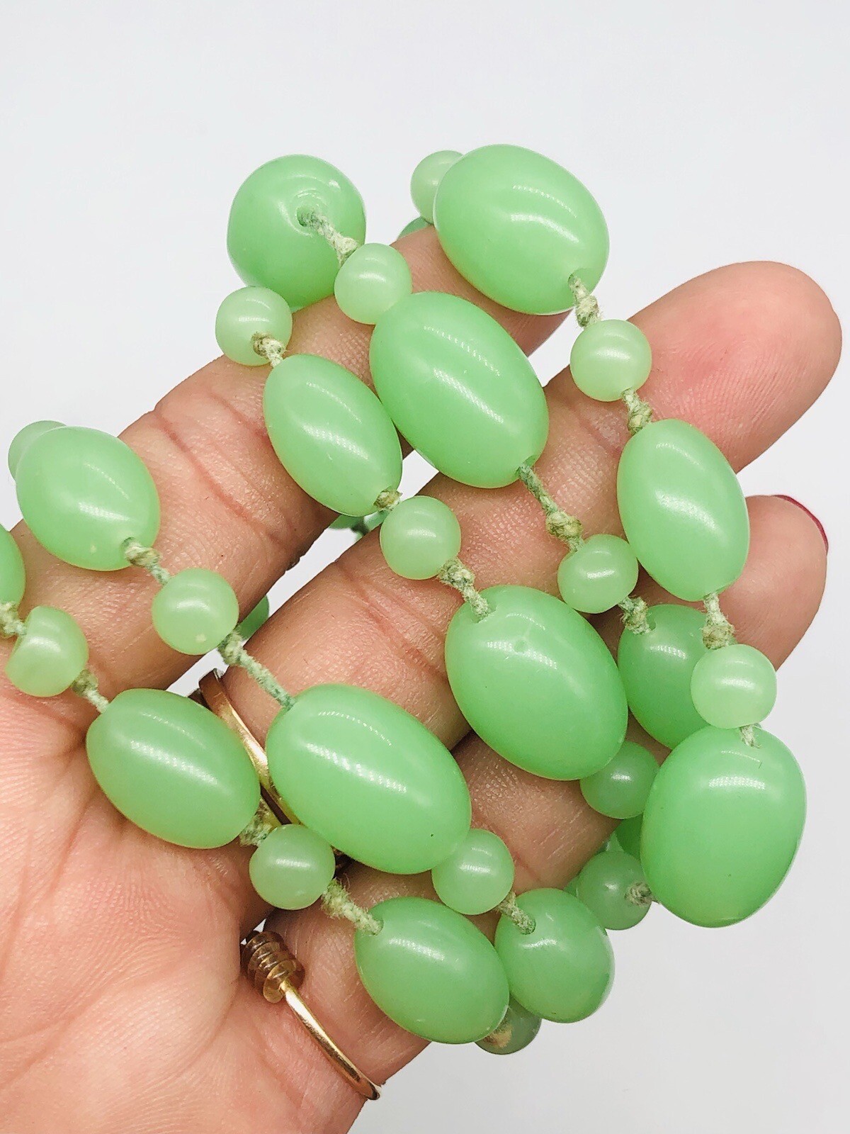 Vtg Art Decor Green Uranium Glass Beaded Hand Knot Overhead Necklace 32”