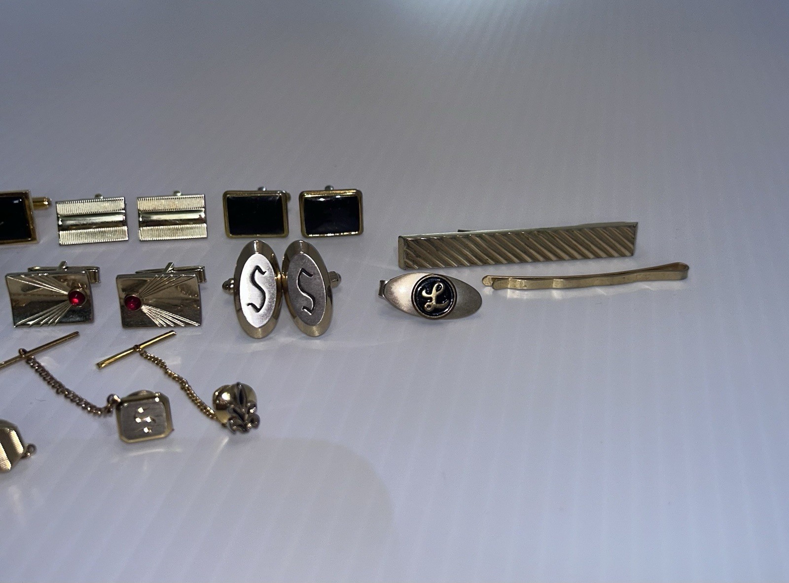 Men’s vintage lot Cufflinks Tie Bar & Tie Pins Gold/Silver
