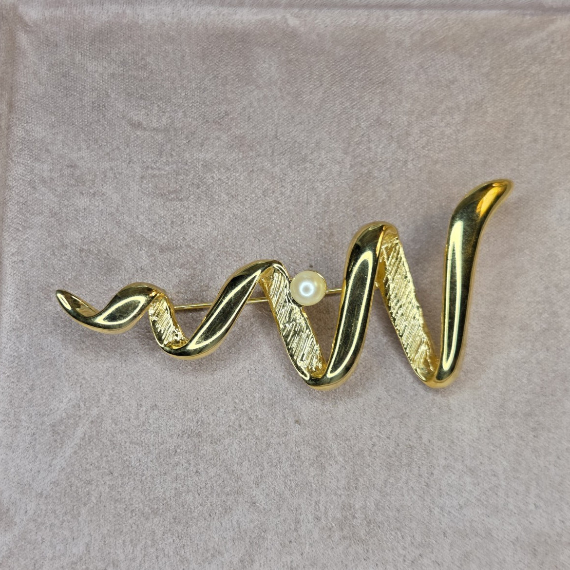 Gold Tone Brooch Pin w/ White Simulated Pearl Accent