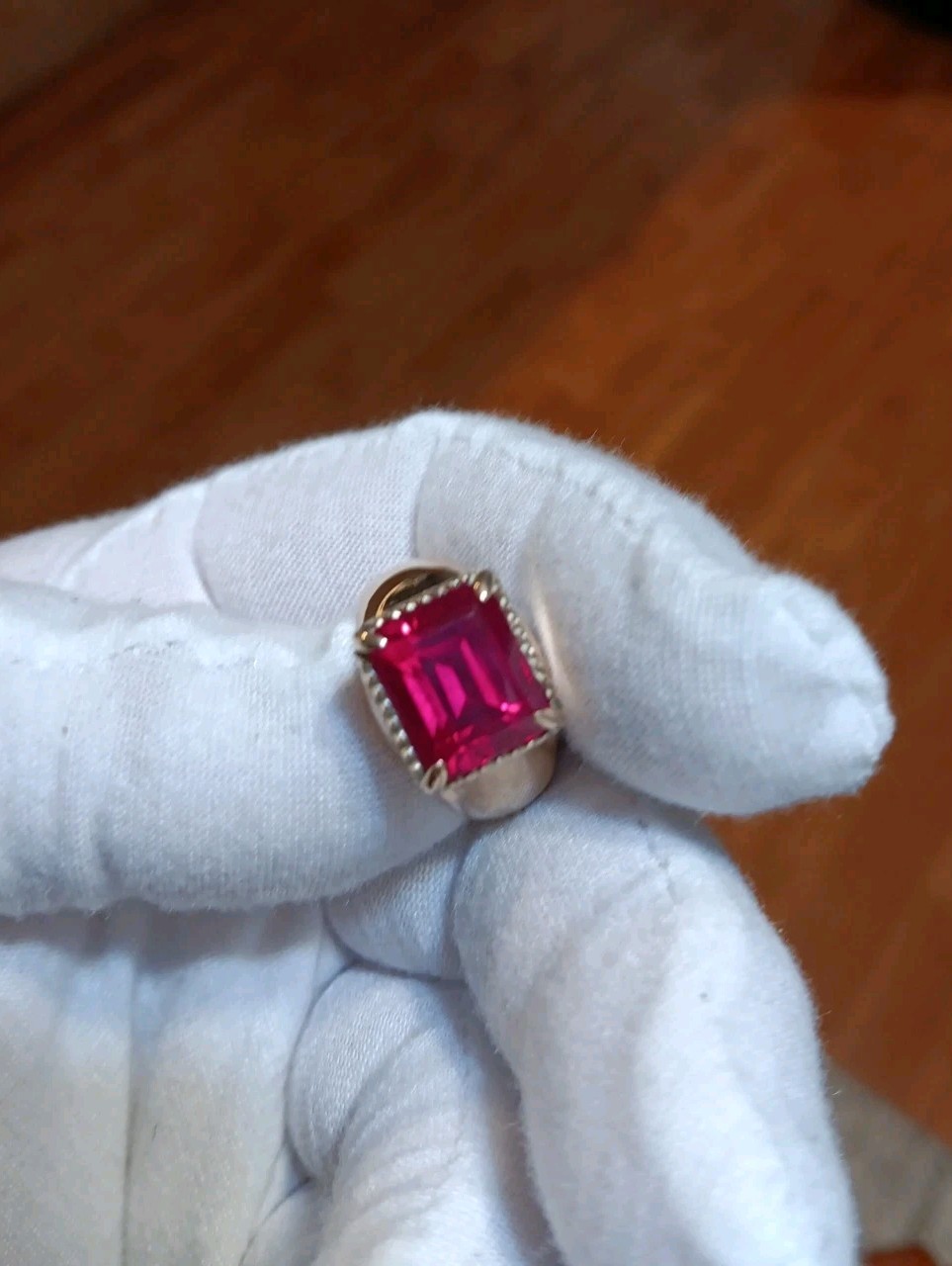 10k yellow gold ruby ring. Size 9