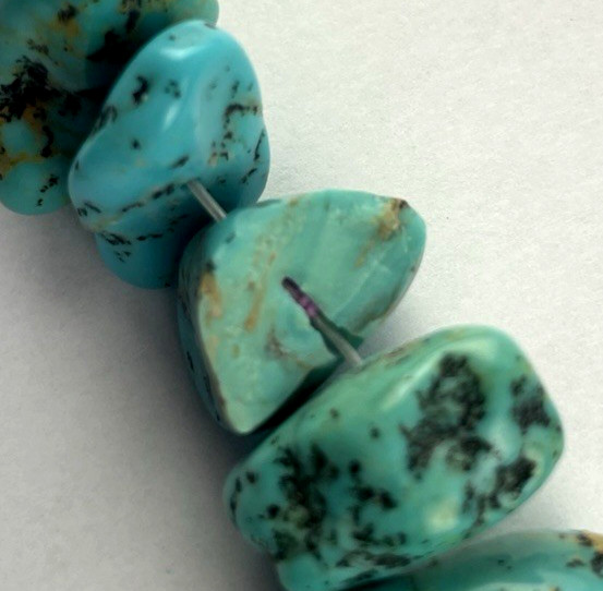 Vintage Chunky Southwest Turquoise & Shell Necklace 27, 1/2″ 61 Pieces Turquoise