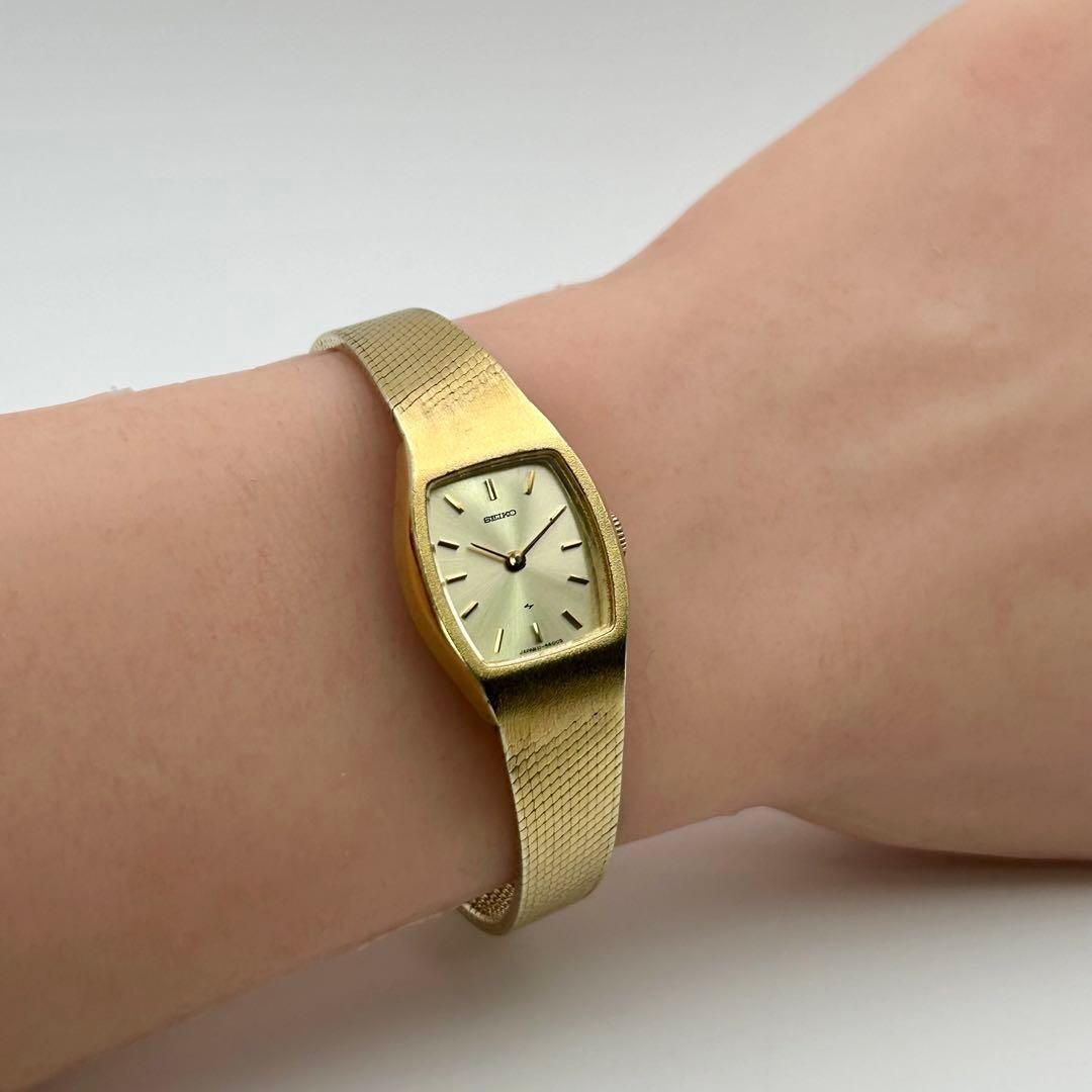 SEIKO 11-4660 Vintage Gold Sunray Manual Wind Ladies Tonneau Watch Japan 16cm