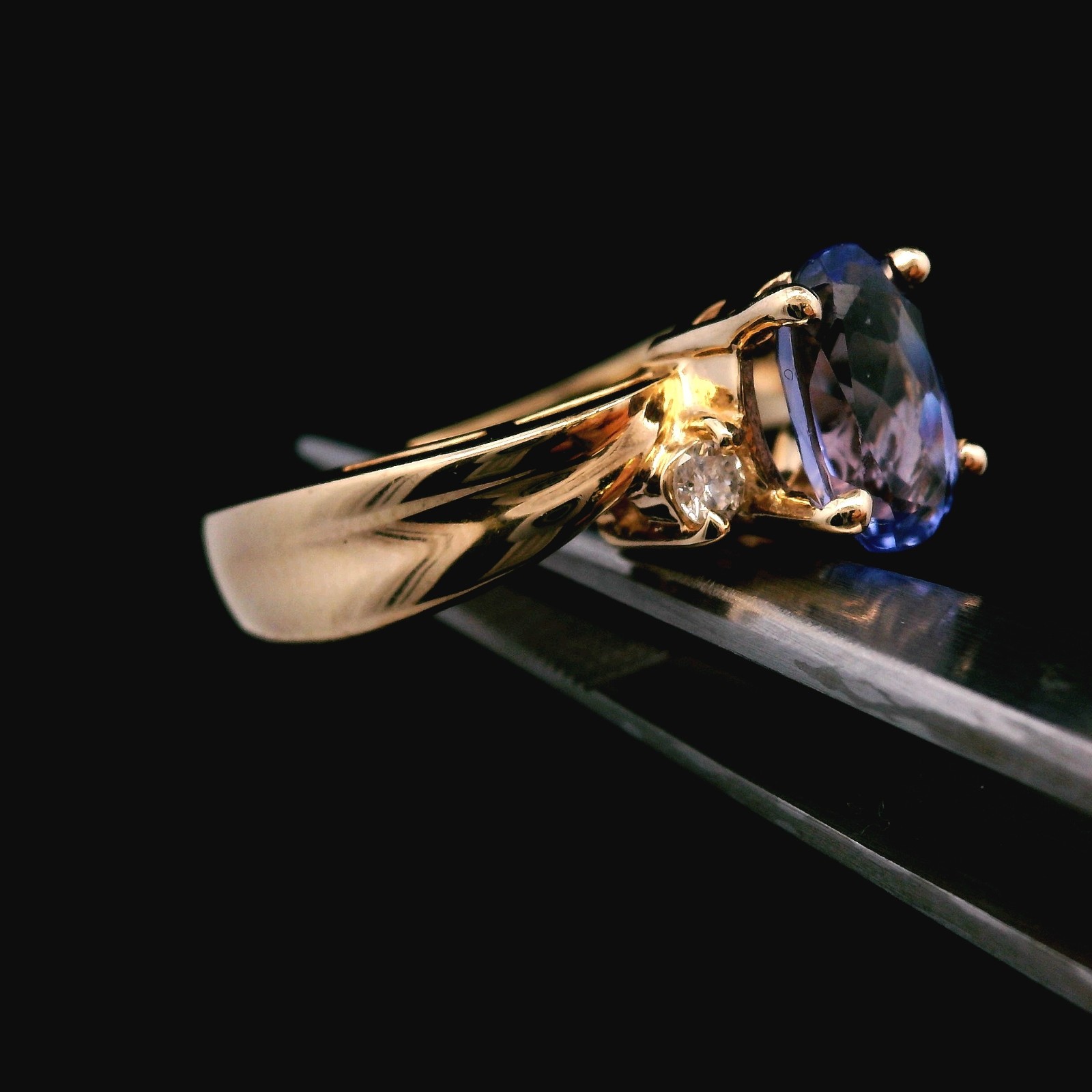 14KT Yellow Gold Ring 4.0dwt Tanzanite 1.35ct & 1/10cttw Diamonds Sz 8.5