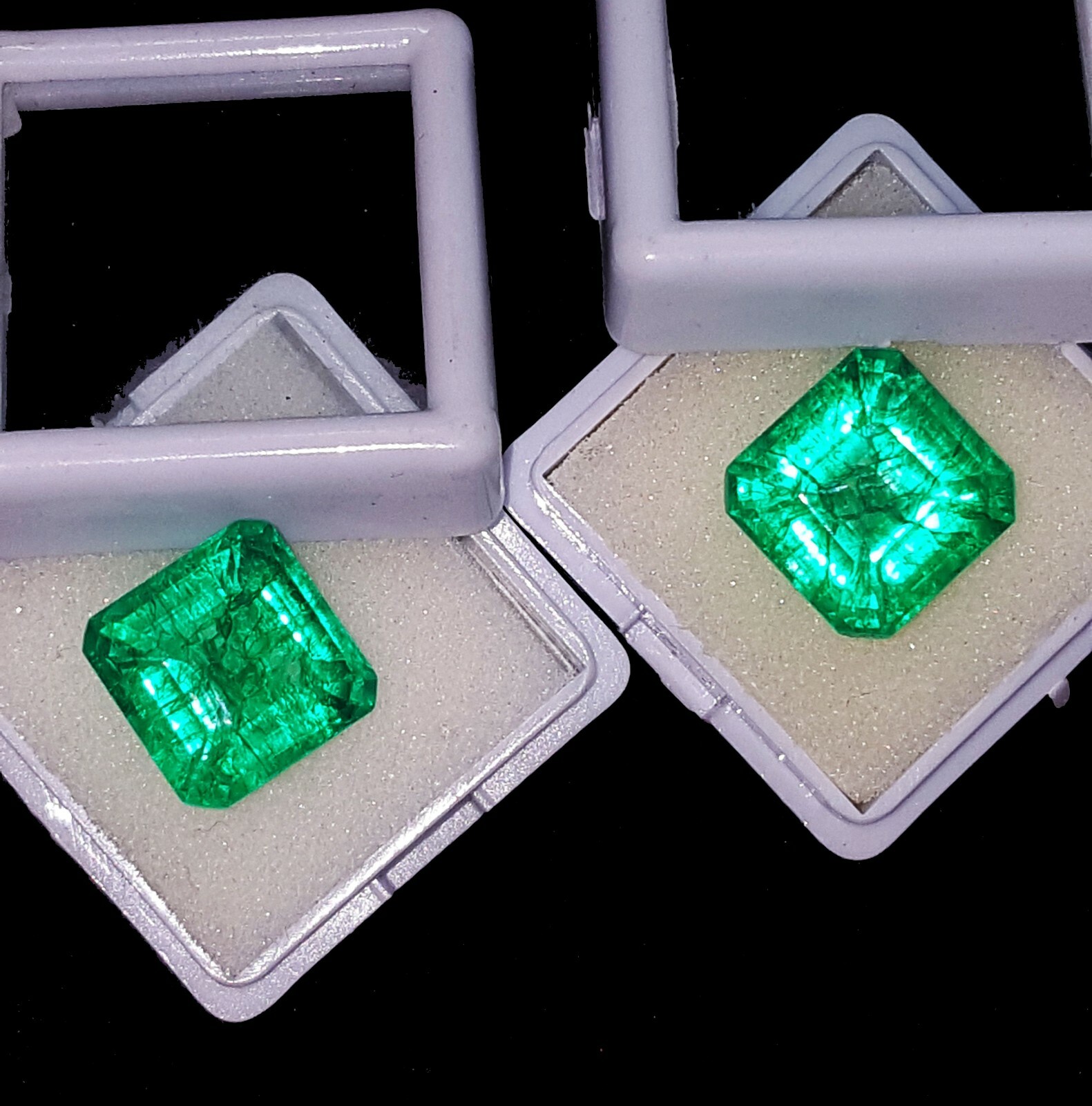 Loose Gemstone Natural Emerald Square Shape Between 18 Ct Pair Certified PE02