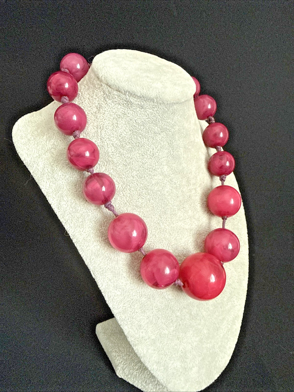 Fuchsia Pink Lucite Graduated Chunky Bead Hand Knotted 20“ Adjustable Necklace