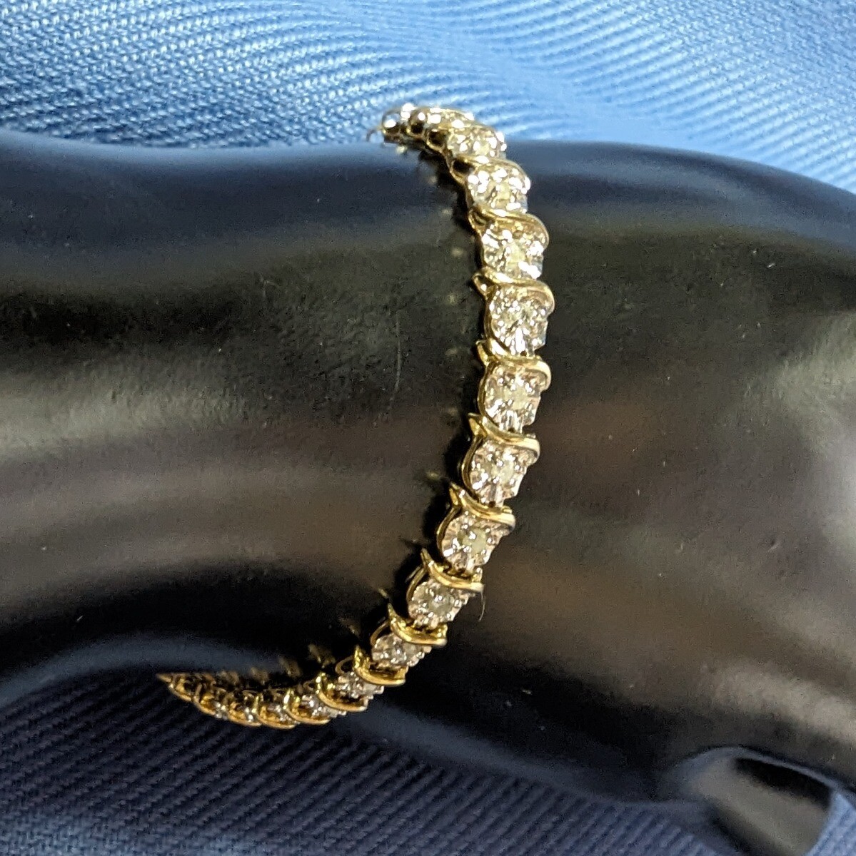 10K Two-Toned Natural Diamond Tennis Bracelet Gold 6.23 grams, 7 Inches