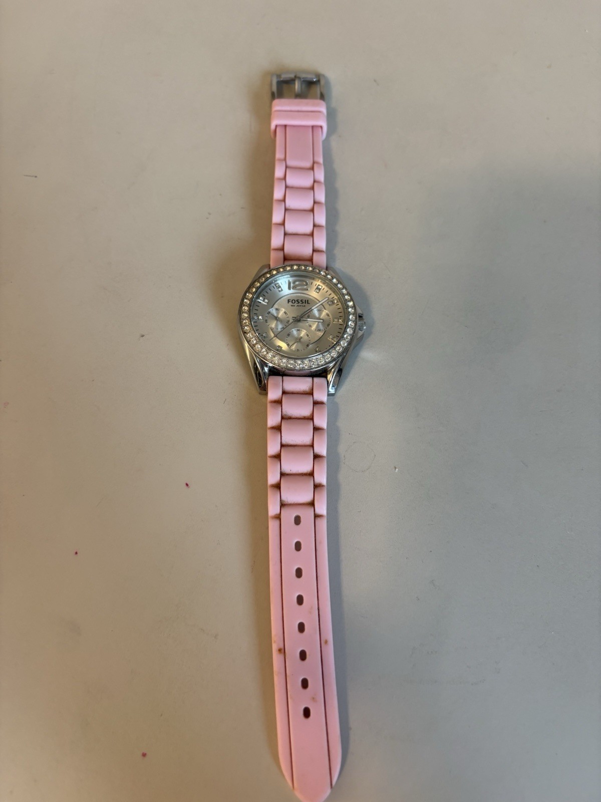 Fossil Riley Women ES-2346 Dress Day Date Pave Rubber Quartz 37mm Watch 7 1/2″