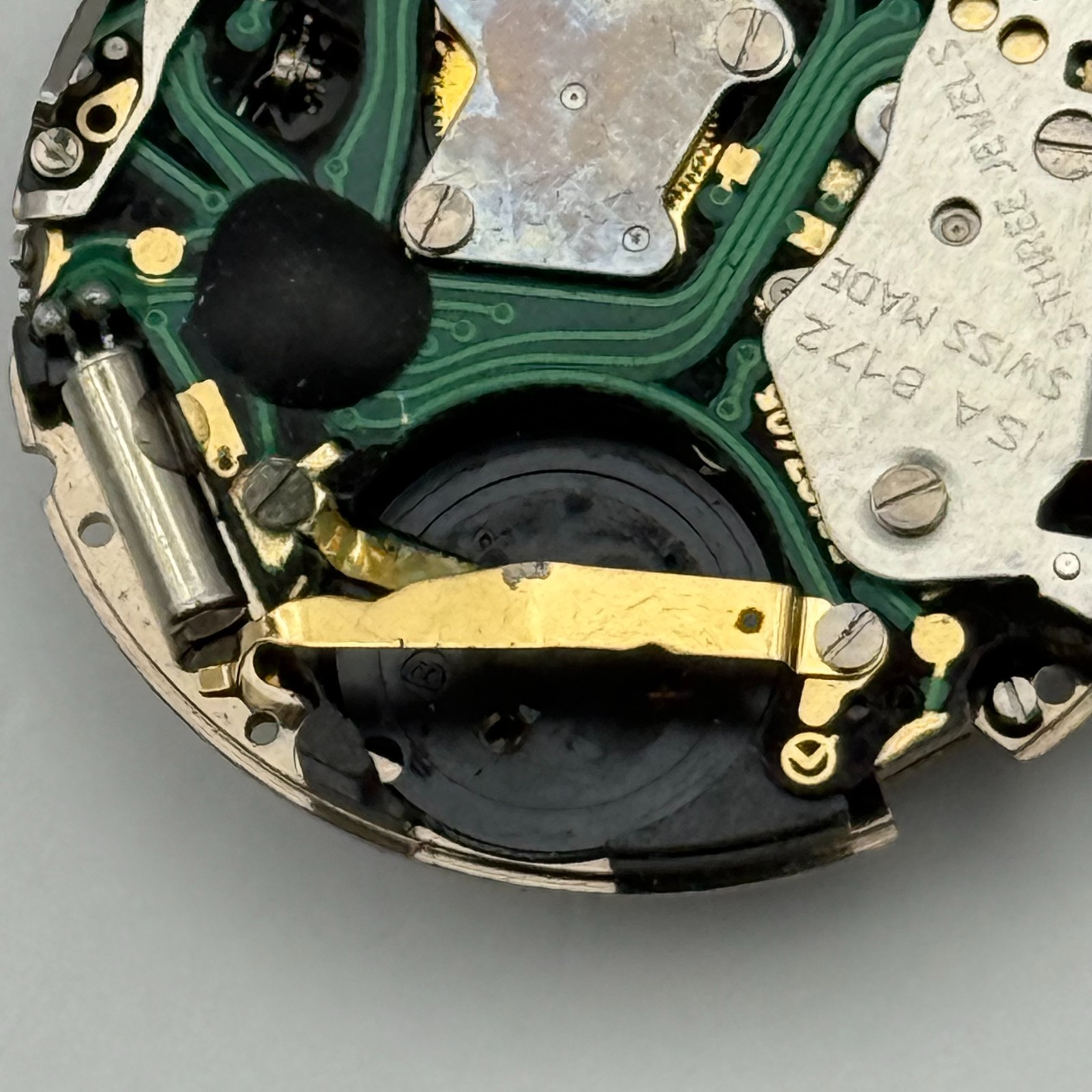 ISA 8172 Watch Movement Quartz Swiss Date 3 Jewels Vintage Parts Repair 26.1mm
