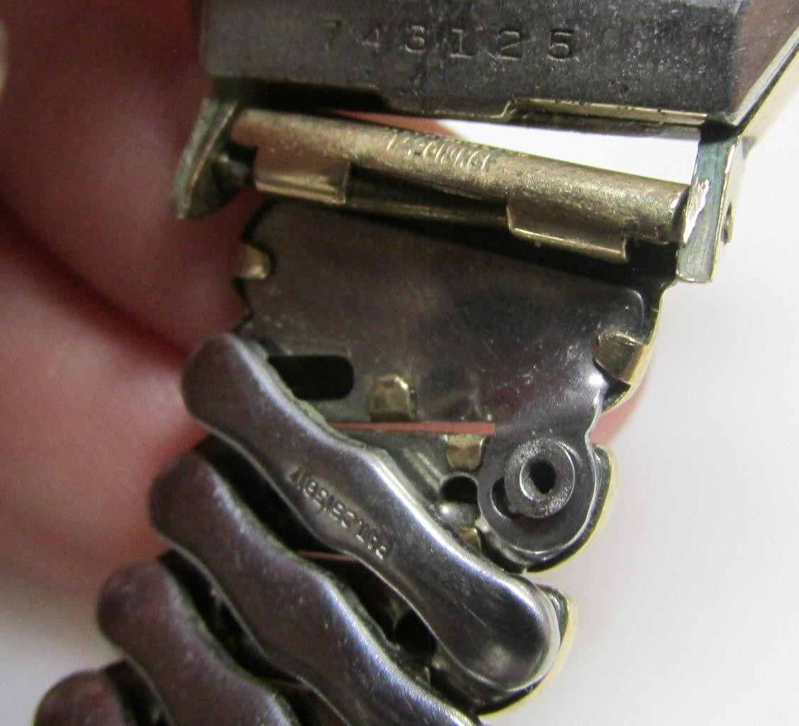 Men’s Vintage Benrus Manual Wristwatch w/ Flex Band; 17 Jewels ~ 4-E369