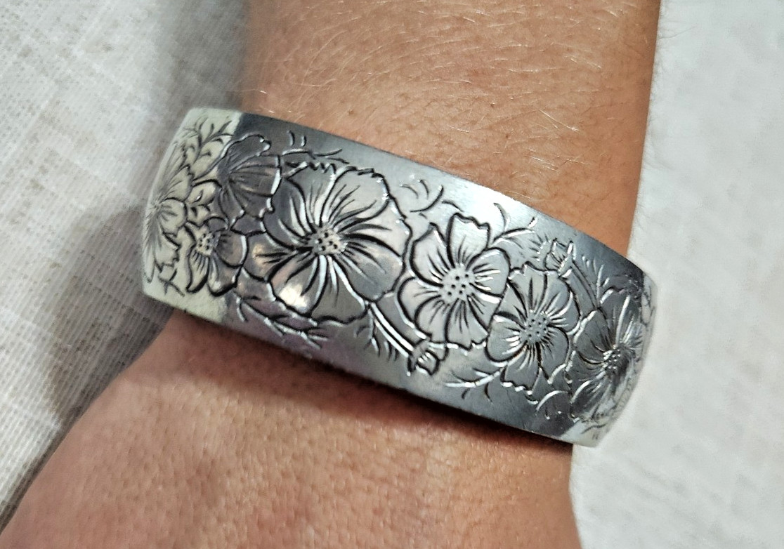 VTG Kirk Stieff Cosmos Pewter Floral Cuff Bracelet Adjustable October 900-10