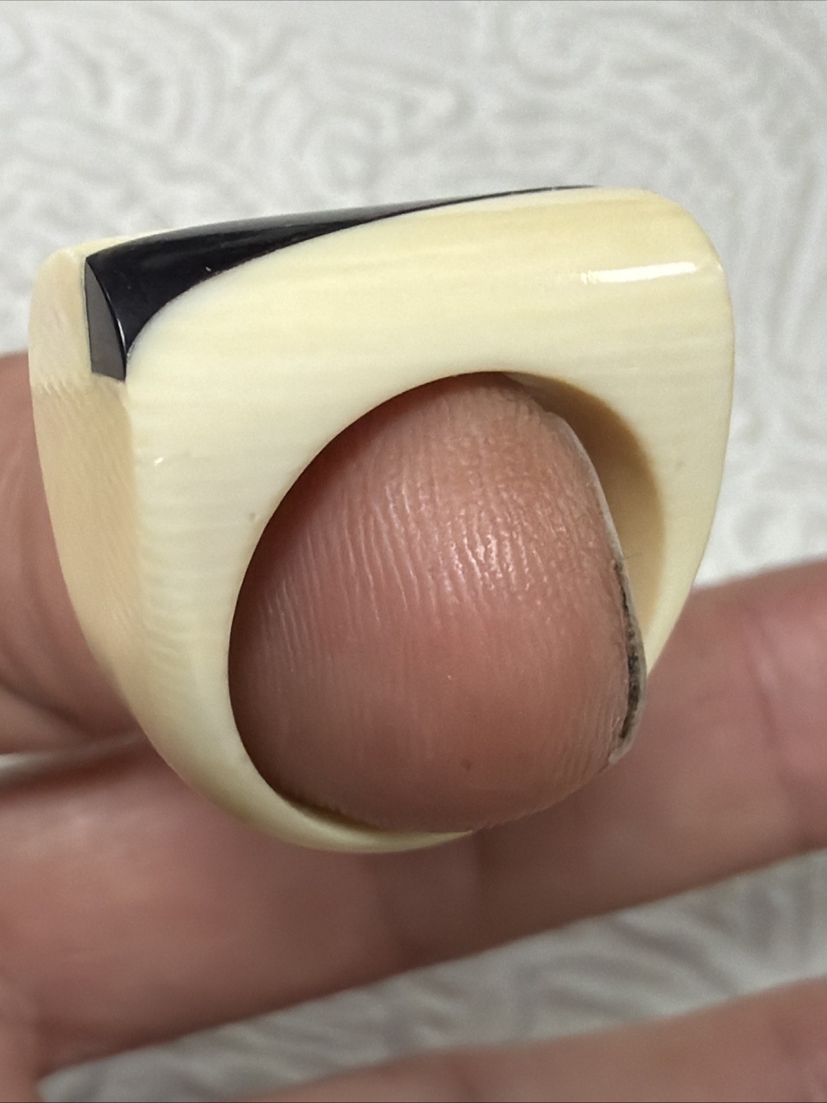 Vintage Black & Cream Celluloid Ring Size 8