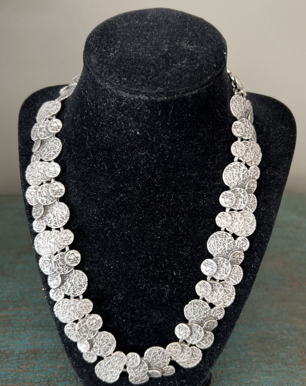 TURKISH SILVER PLATED ZINC HAND HAMMERED COIN MODERNIST ABSTRACT NECKLACE 22″