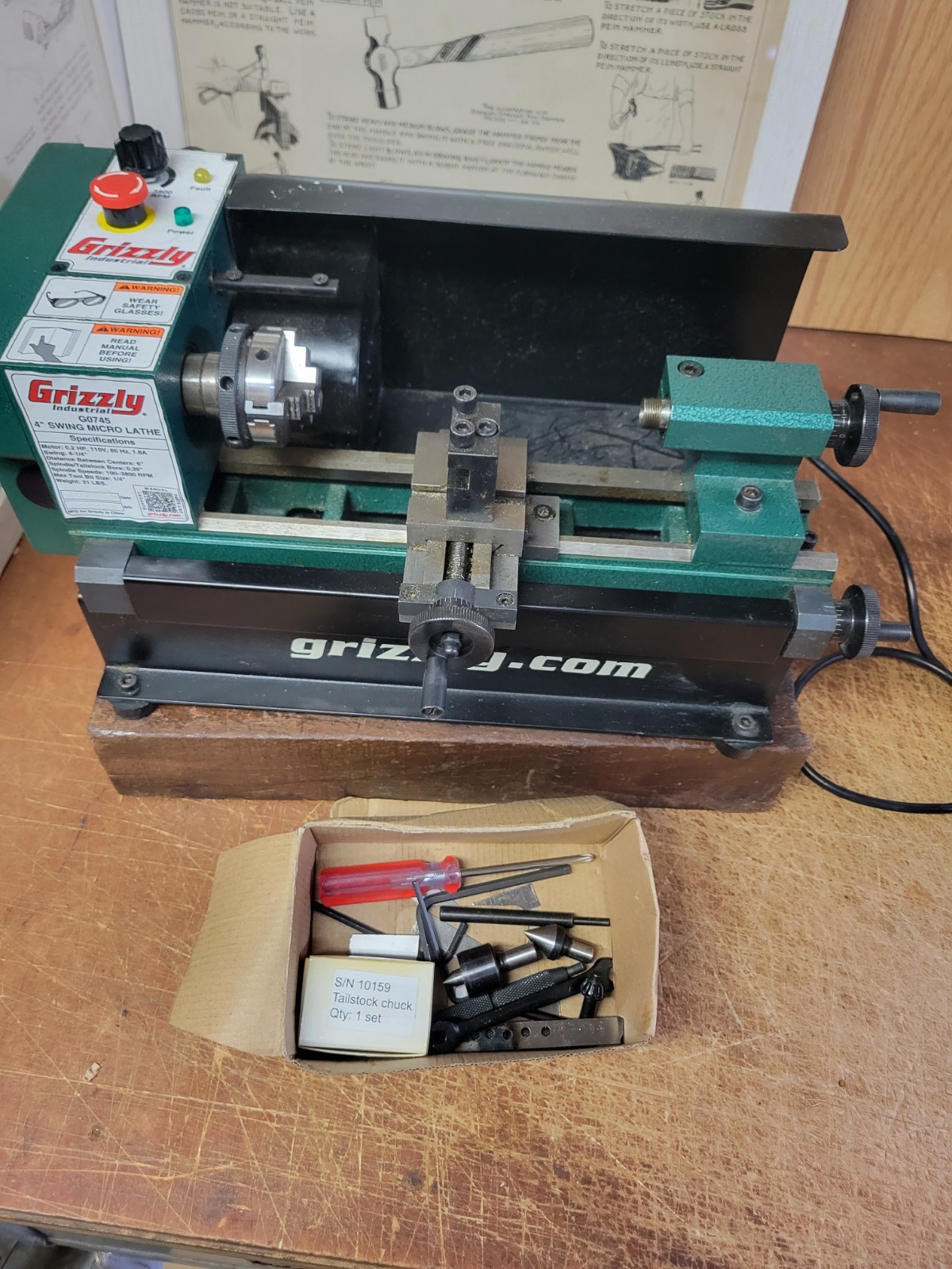 Grizzly G0745 Variable-Speed 4″x6″ Benchtop Metal Micro Lathe, Jewelers Lathe