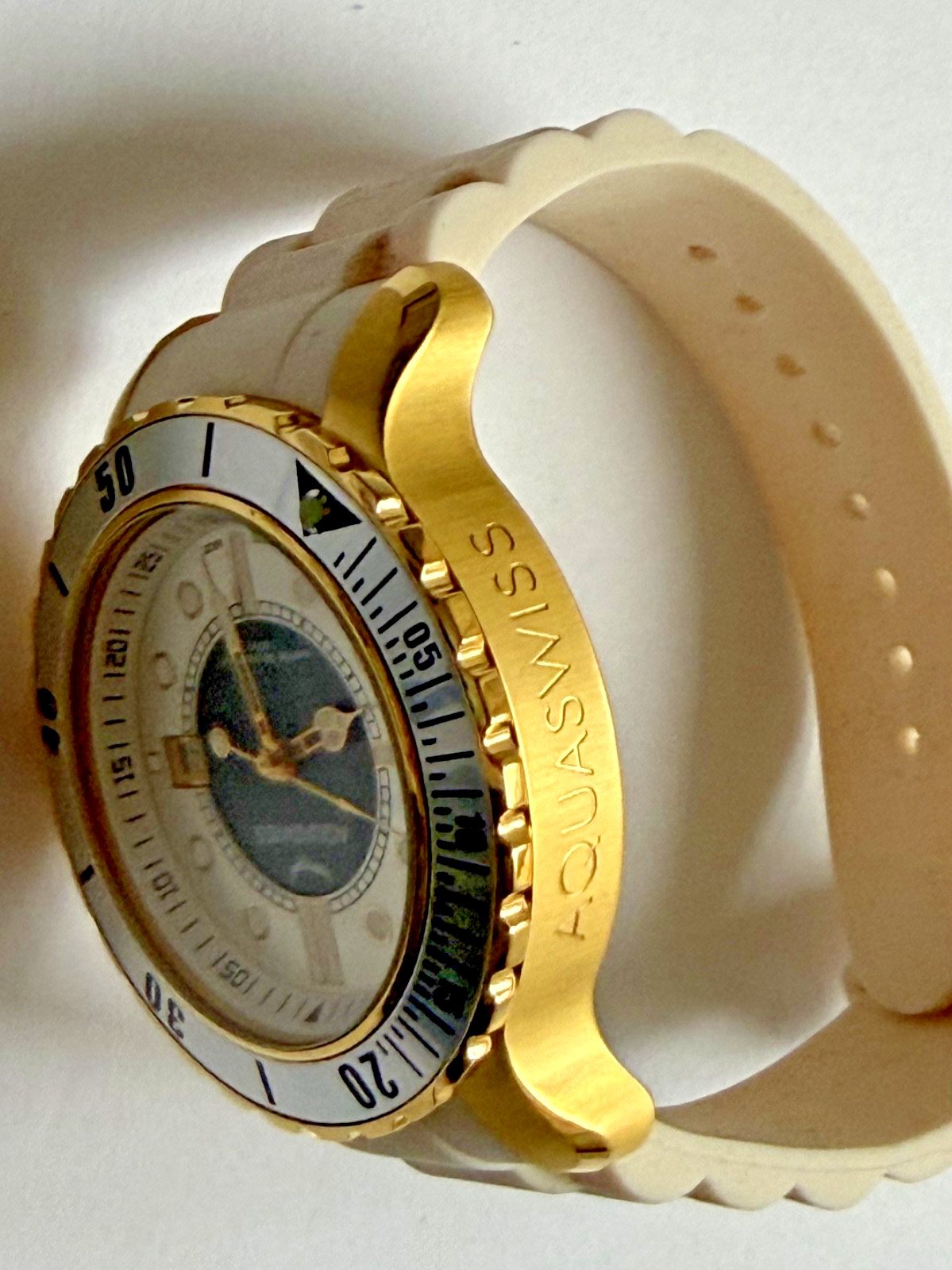 AQUASWISS RUGGED RUO996G 0498 QUARTZ SWISS MOVEMENT MEN”S WATCH