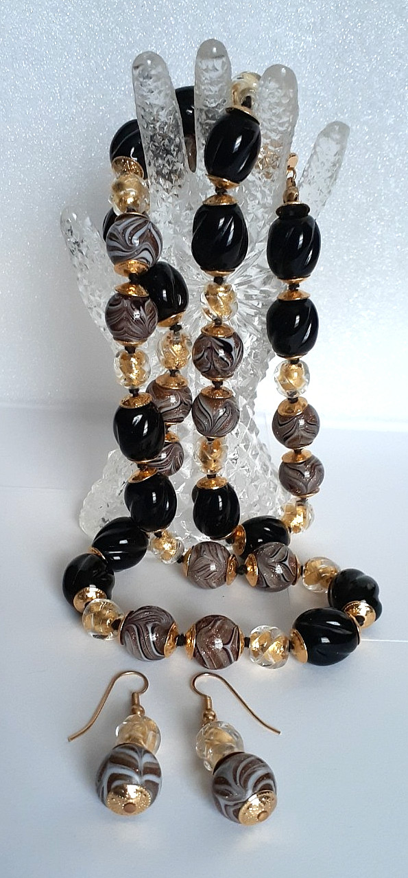26″ Glass Bead Necklace w/Matching 1.5″ French Hook ER’s