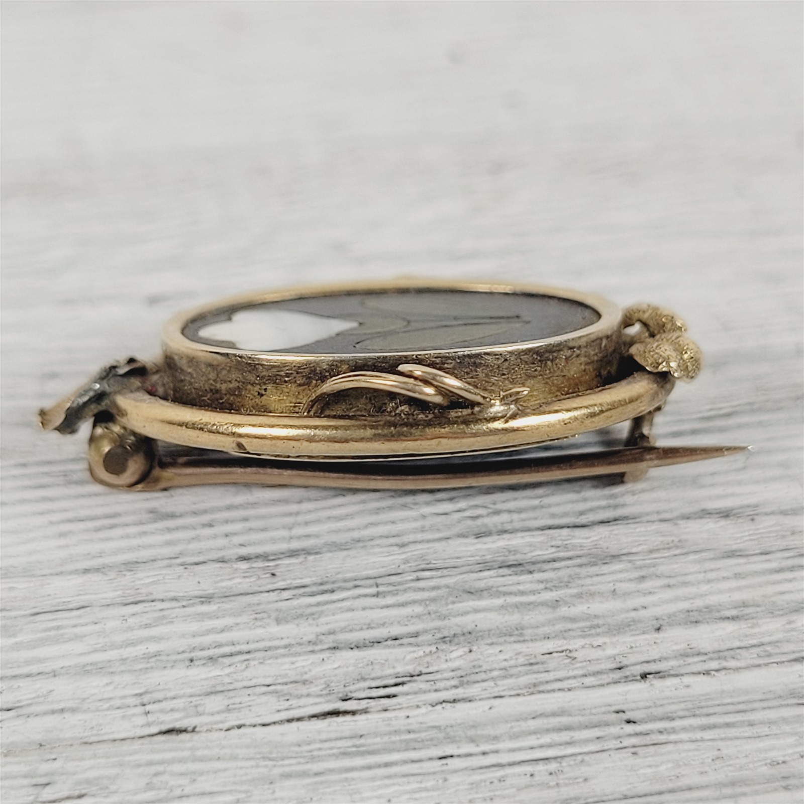 Victorian Pietra Dura Inaly Stone 14K Yellow Gold Brooch Pin Pretty Luxury