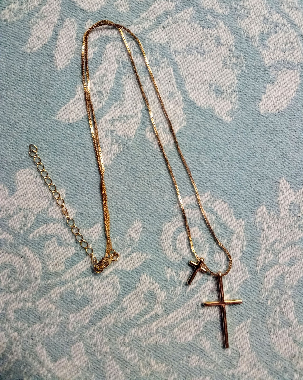 Beaux Bijoux 7-1/2″ Goldtone Cross Necklace
