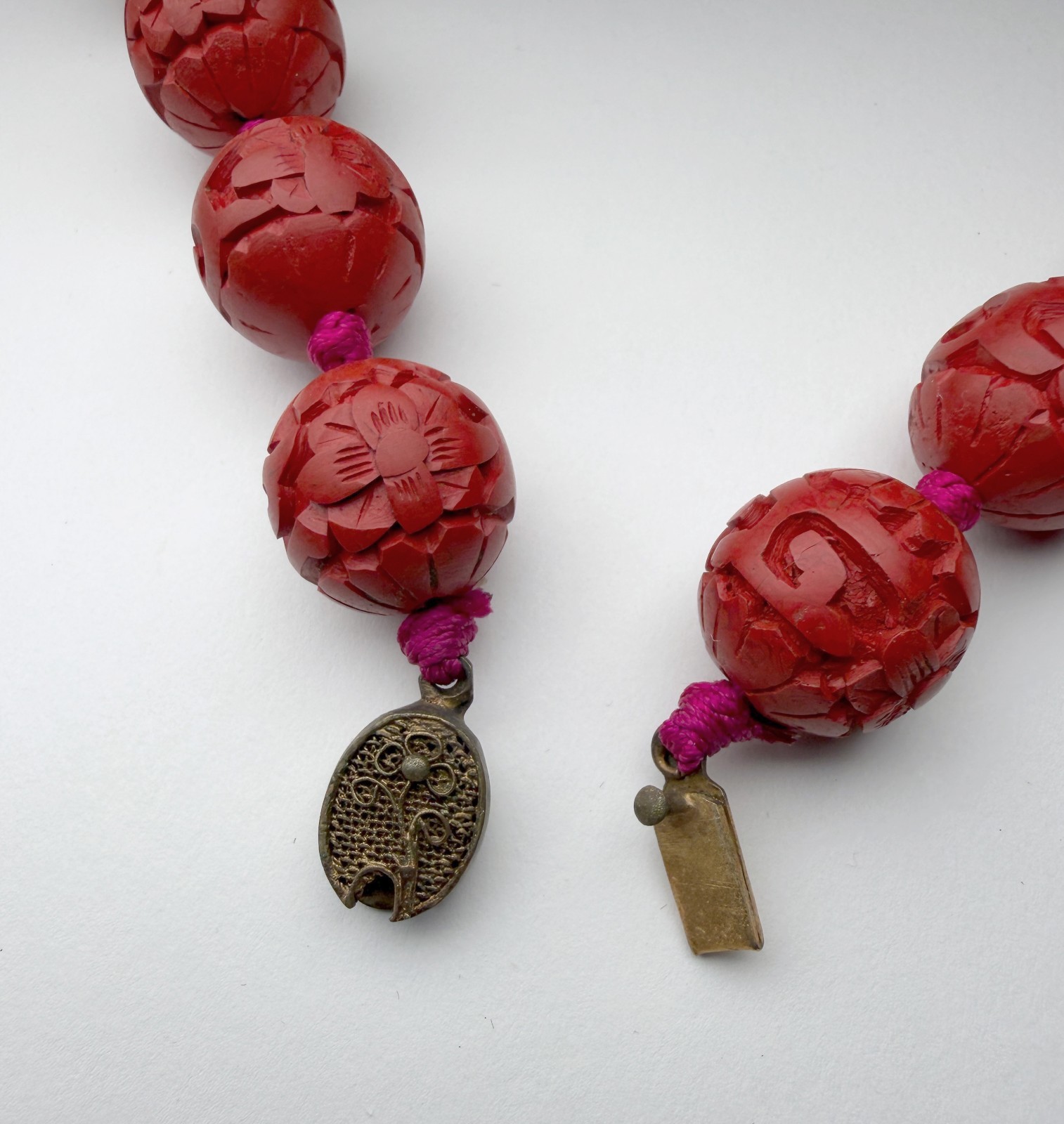 Vtg Chinese Export Red Cinnabar Carved Lacquer Bead Necklace 28″ Hand Knotted