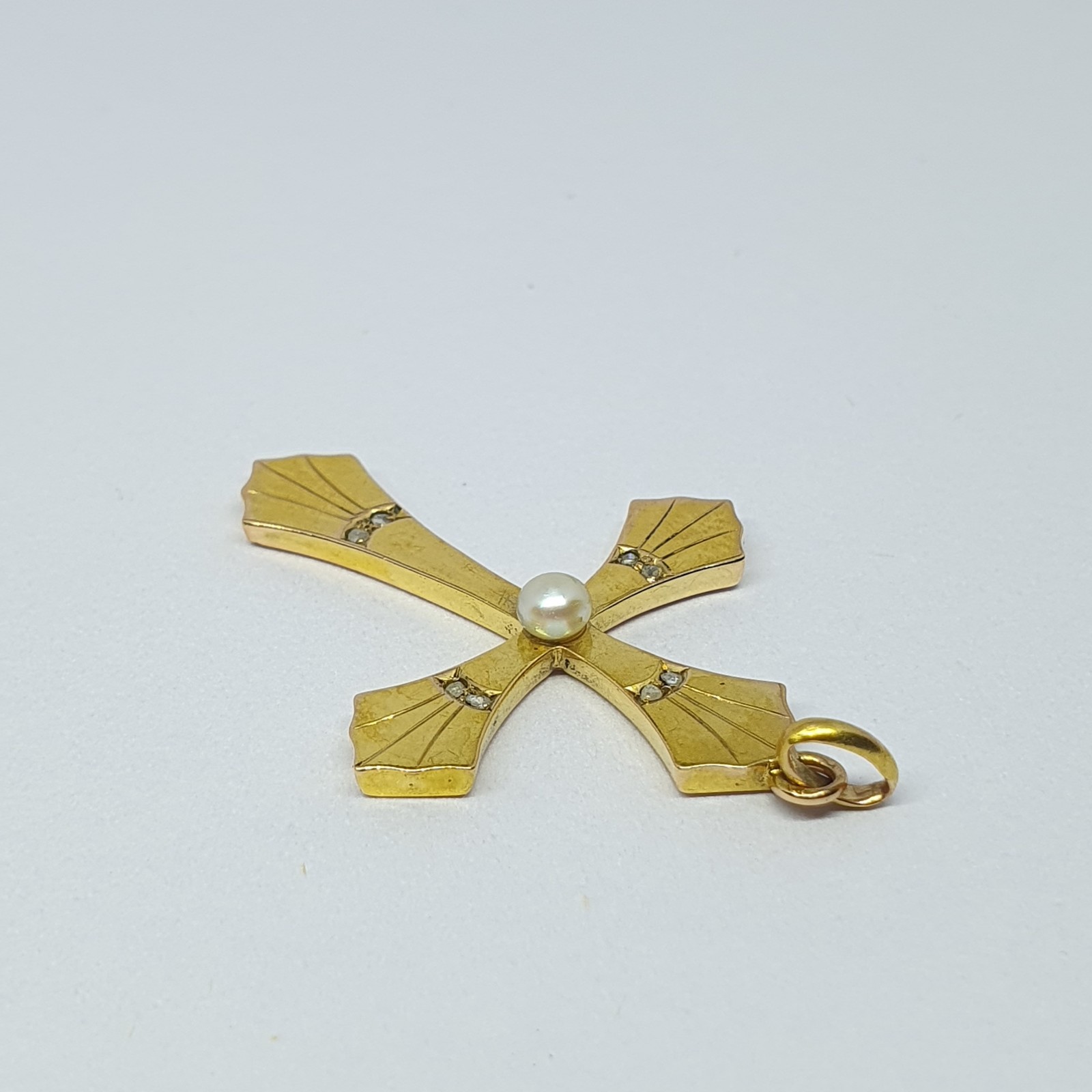 Antique Pendant Cross on Hollow 18kt Gold With Pearl – 890