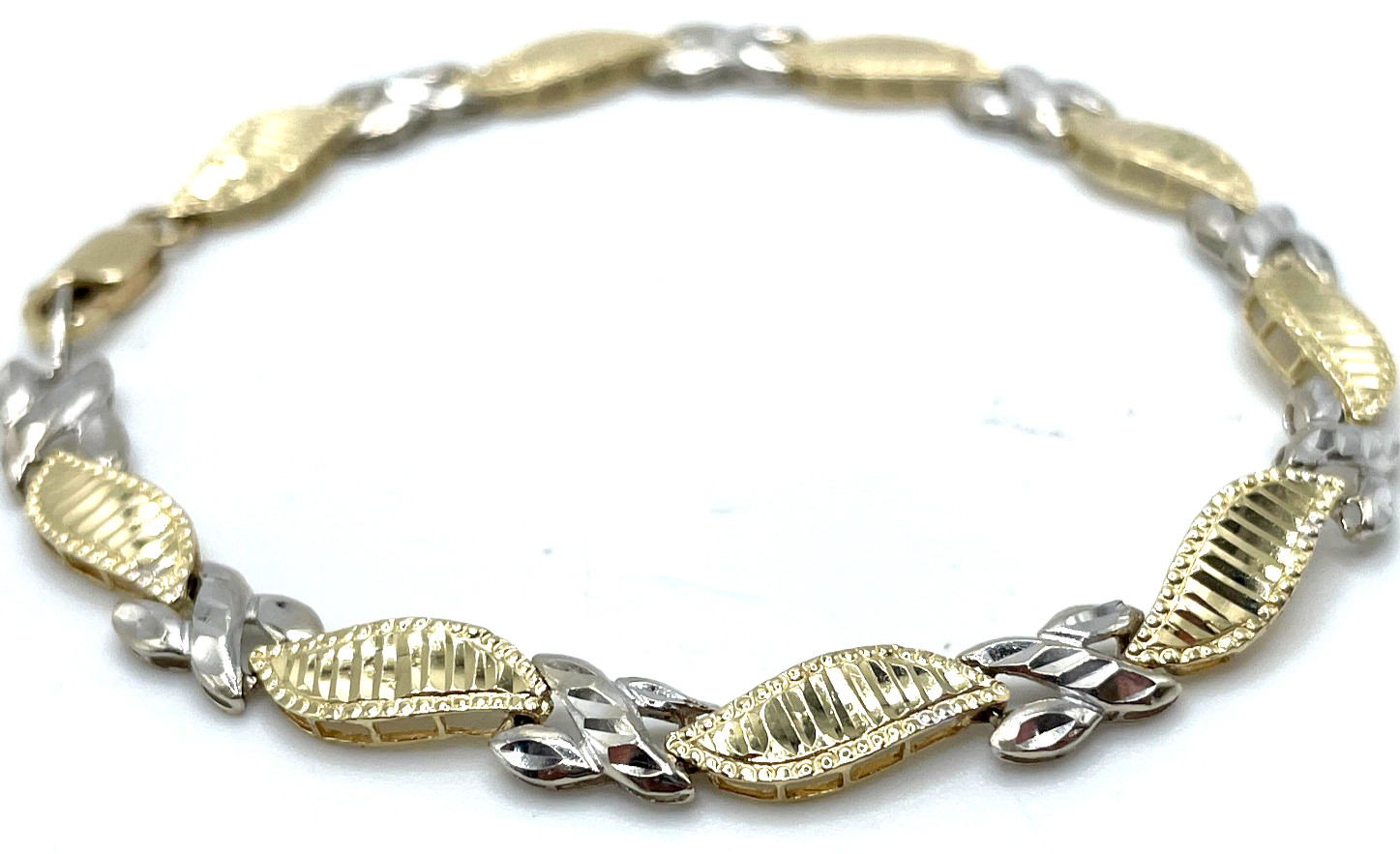 14K 7″ Yellow & White Gold Two Tone Diamond Cut Ribbon/Twist XO Bracelet 5 Gram