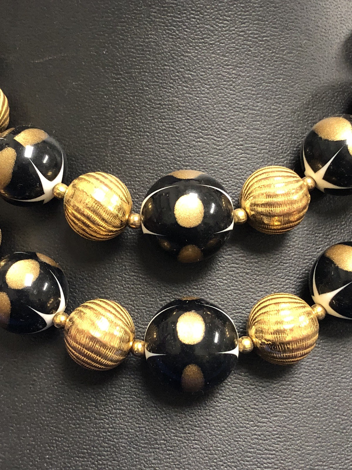 VTG TRIFARI SIGNED GRADUATED TWO STRANDS BEAD BALL GOLD BLACK WHITE 17″ NECKLACE