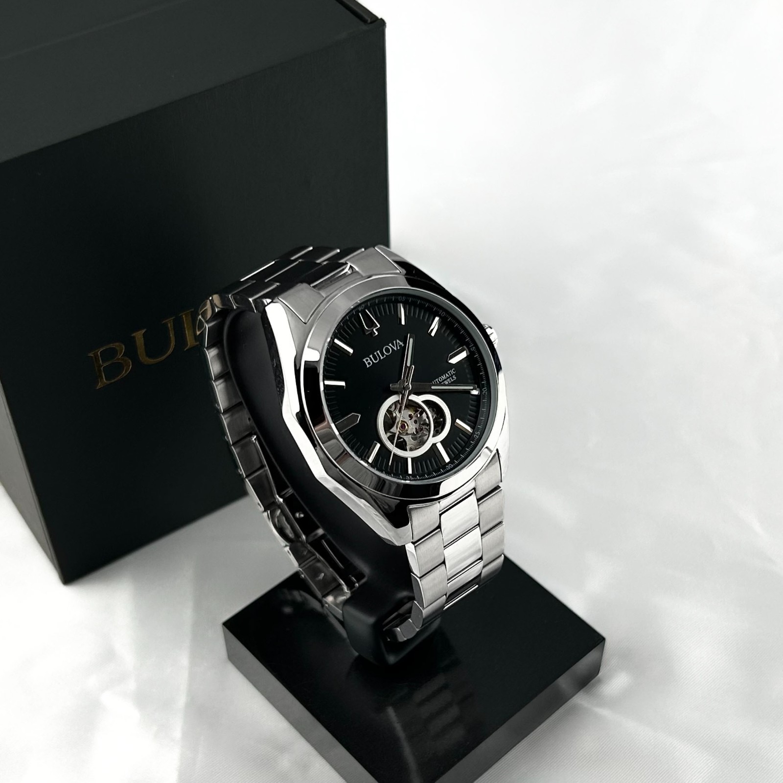 New w/box/Bulova Classic Surveyor 96A270 black Dial Men’s Automatic Watch 42mm