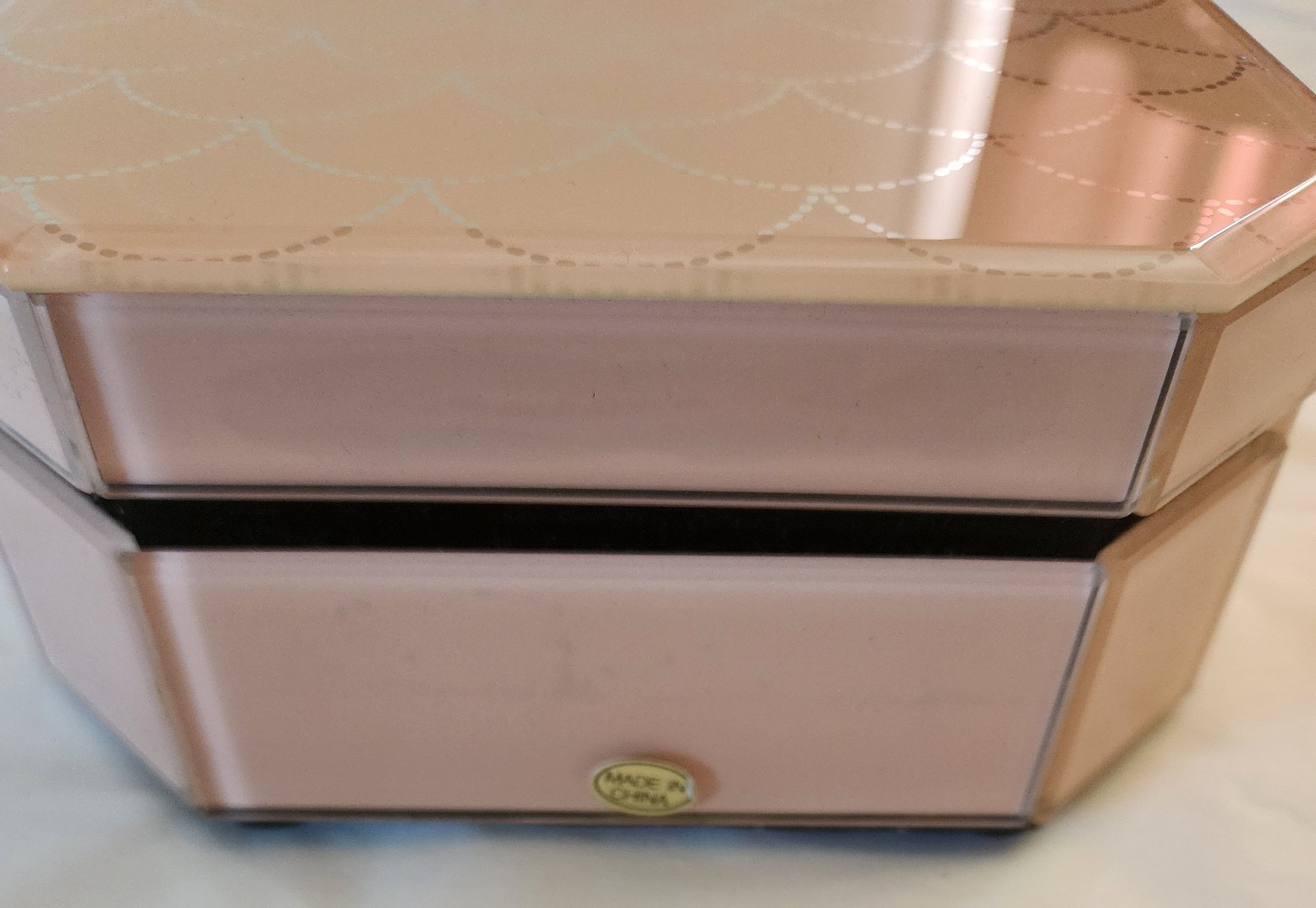 Cynthia Rowley NY Mirrored Glass Jewelry Box Pink Octagon Scallop Trinket Case