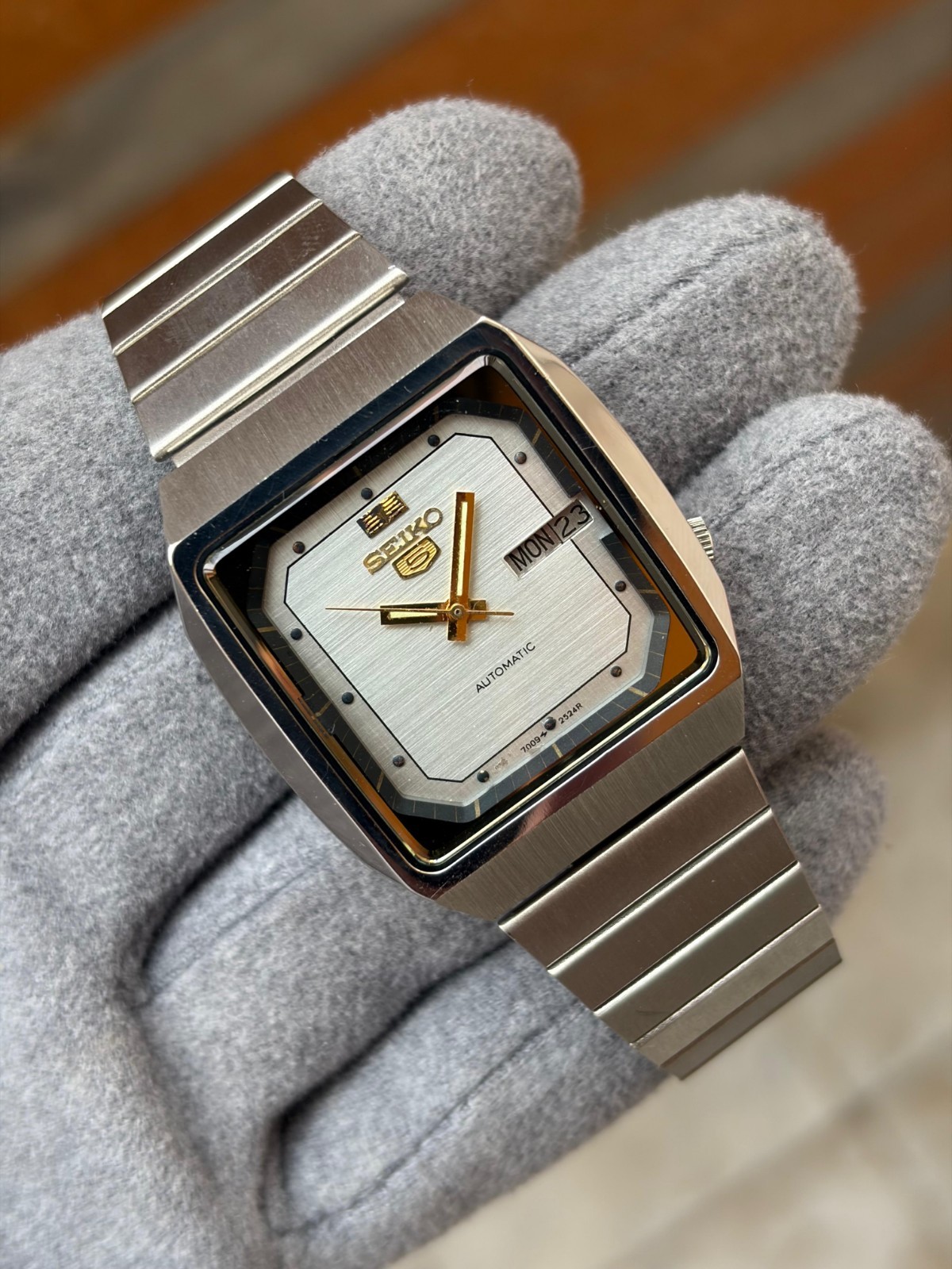 Vintage Seiko 5 Automatic Day/Date Mens Wrist Watch