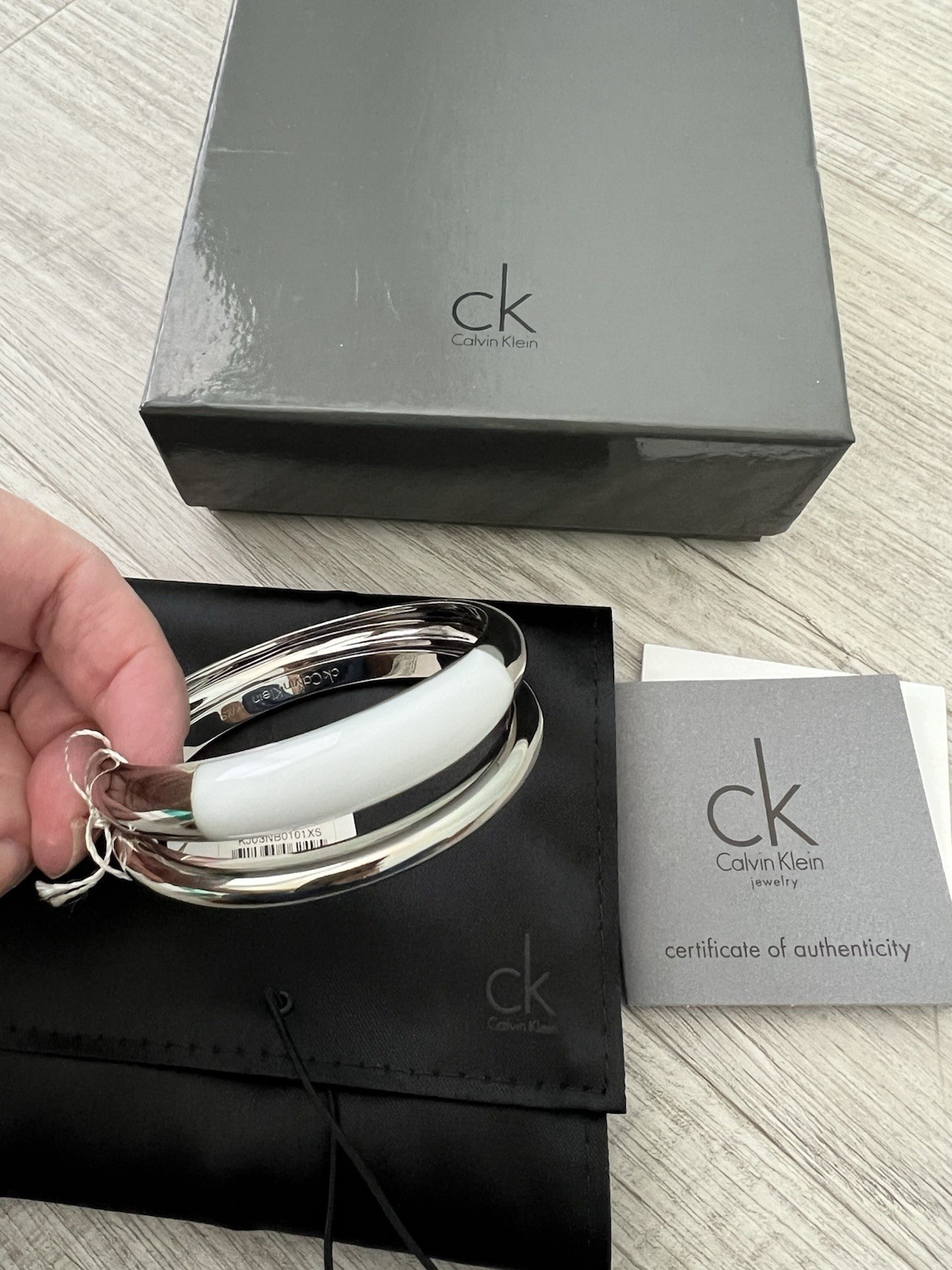 NIB Calvin Klein Jewelry Women’s Ellipse Silver Stainless Steel Bracelet Medium