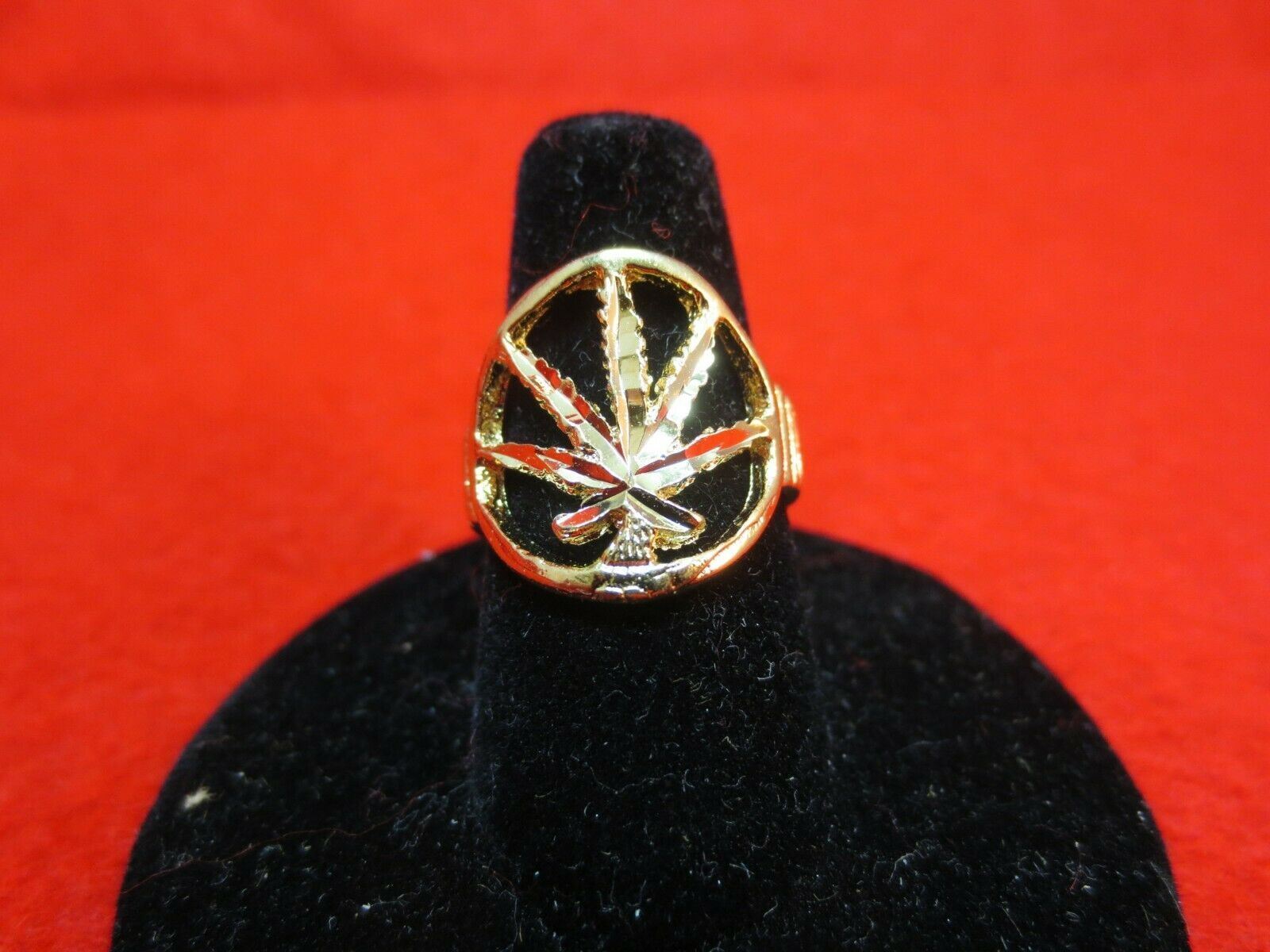 14KT GOLD EP ROUNDED MARIJUANA CANNABIS POT OUTLINE RING SIZE 13,