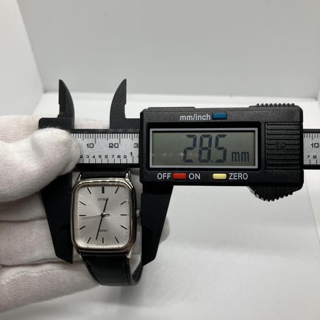 Excellent condition, fully functional SEIKO SPIRIT square men’s quartz watch.
