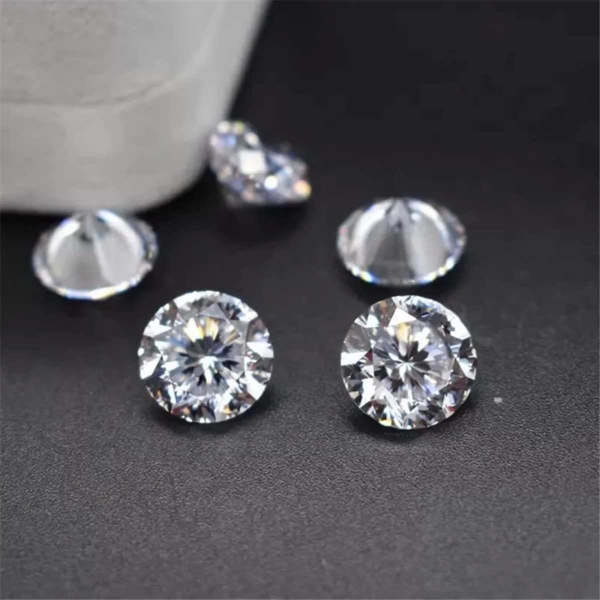 Round Diamond Cut Gem Brilliant Cut White Cubic Zirconia Nine Heart of A Flower
