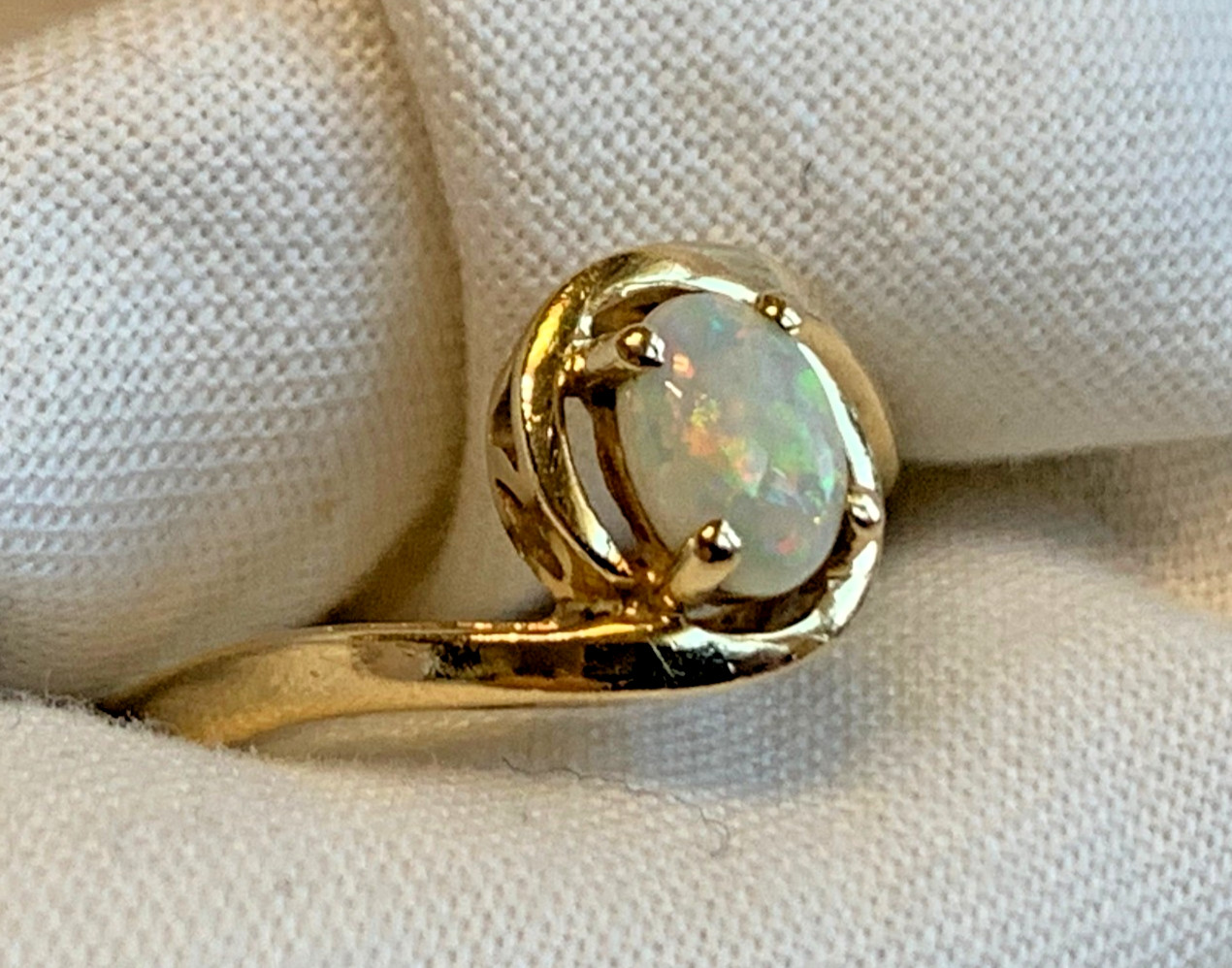 14K Yellow Gold Ring 1.95g Fine Jewelry Size 5 Band Opal Look Stone *READ*