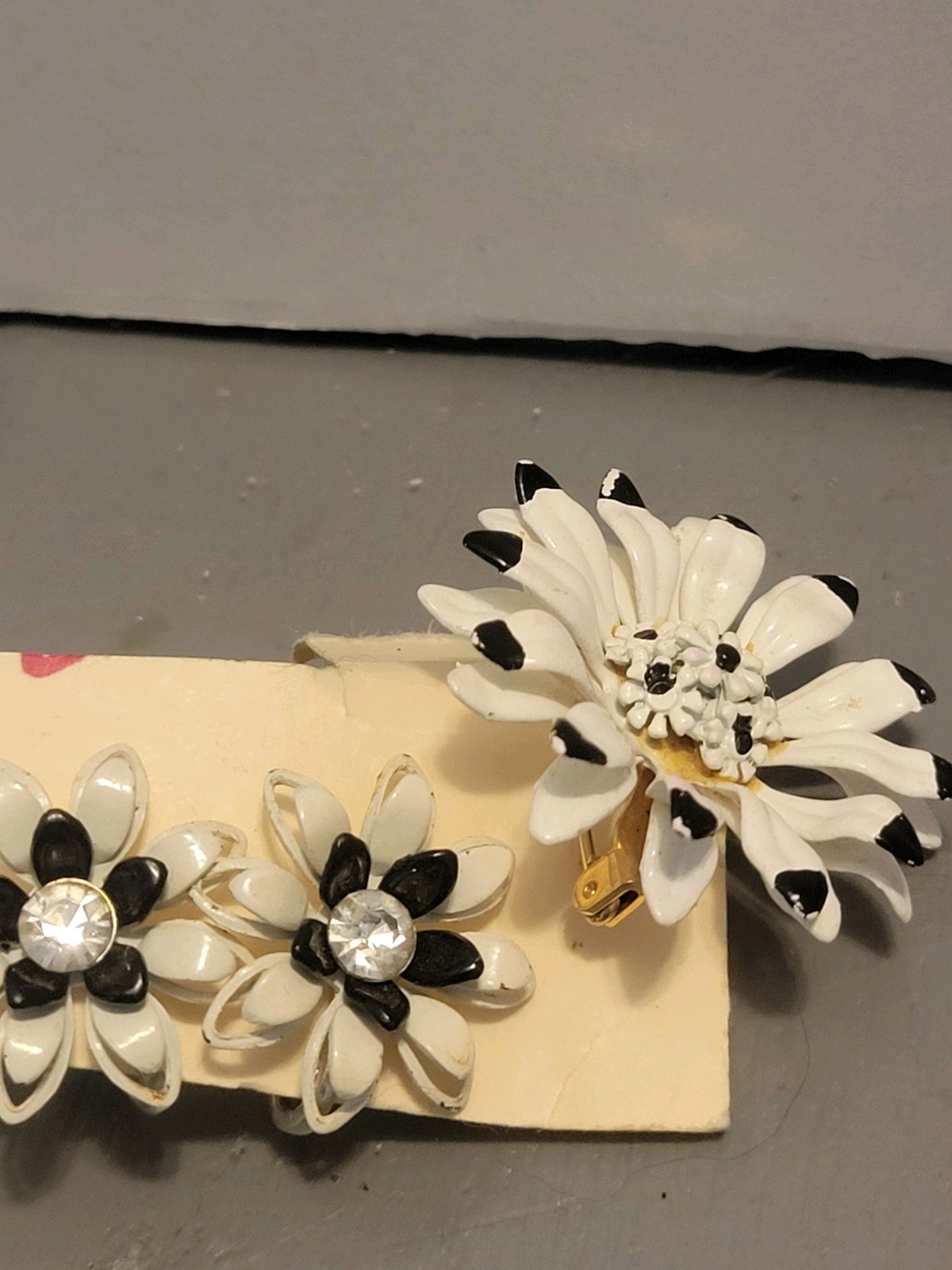 Vintage FLOWER POWER 11 ENAMEL/ METAL BROOCHES PINS And 7 Clip On Earring Pairs