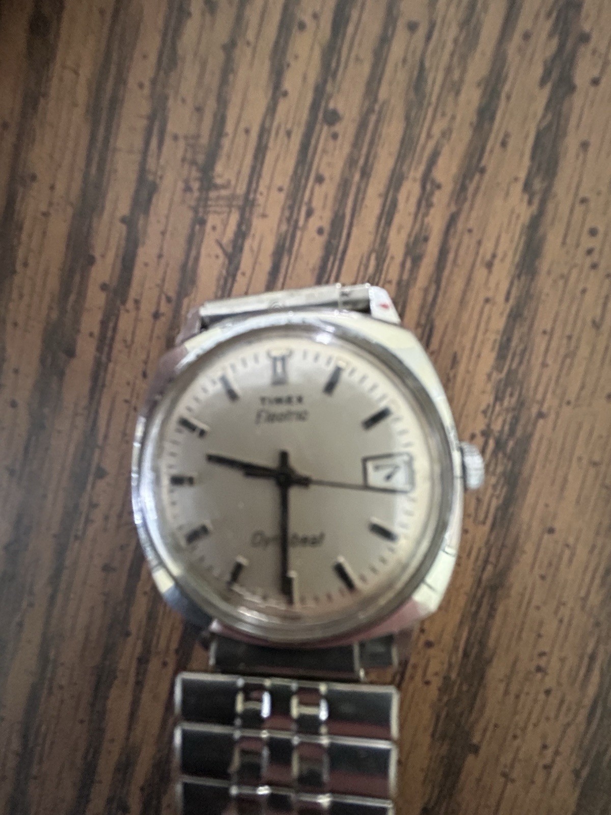 Vintage Timex Electric Dynabeat Mens Silver Wrist Watch Water Resistant W/Date