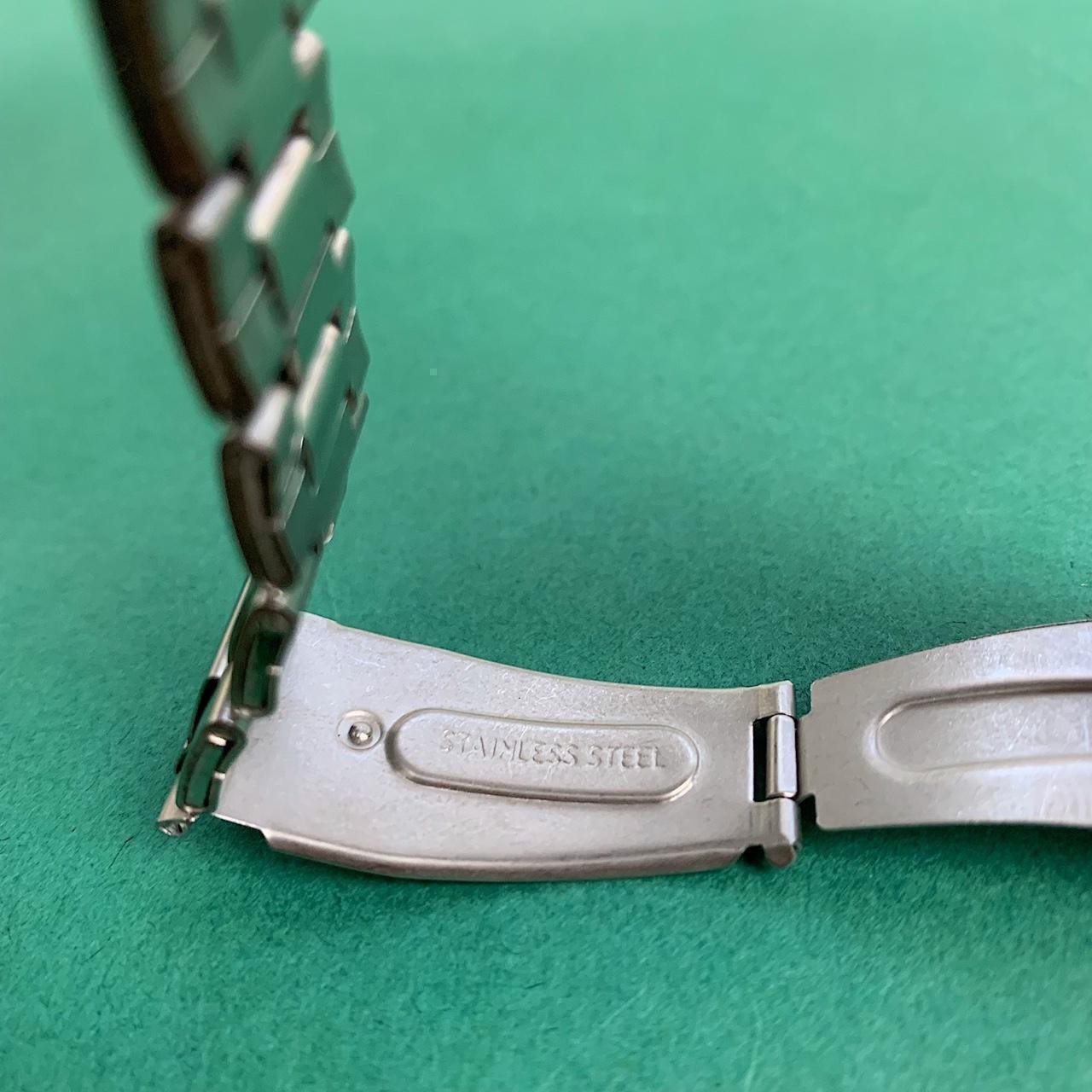 Classy Y2k 2000s vintage style essential minimalist retro stainless steel cyber