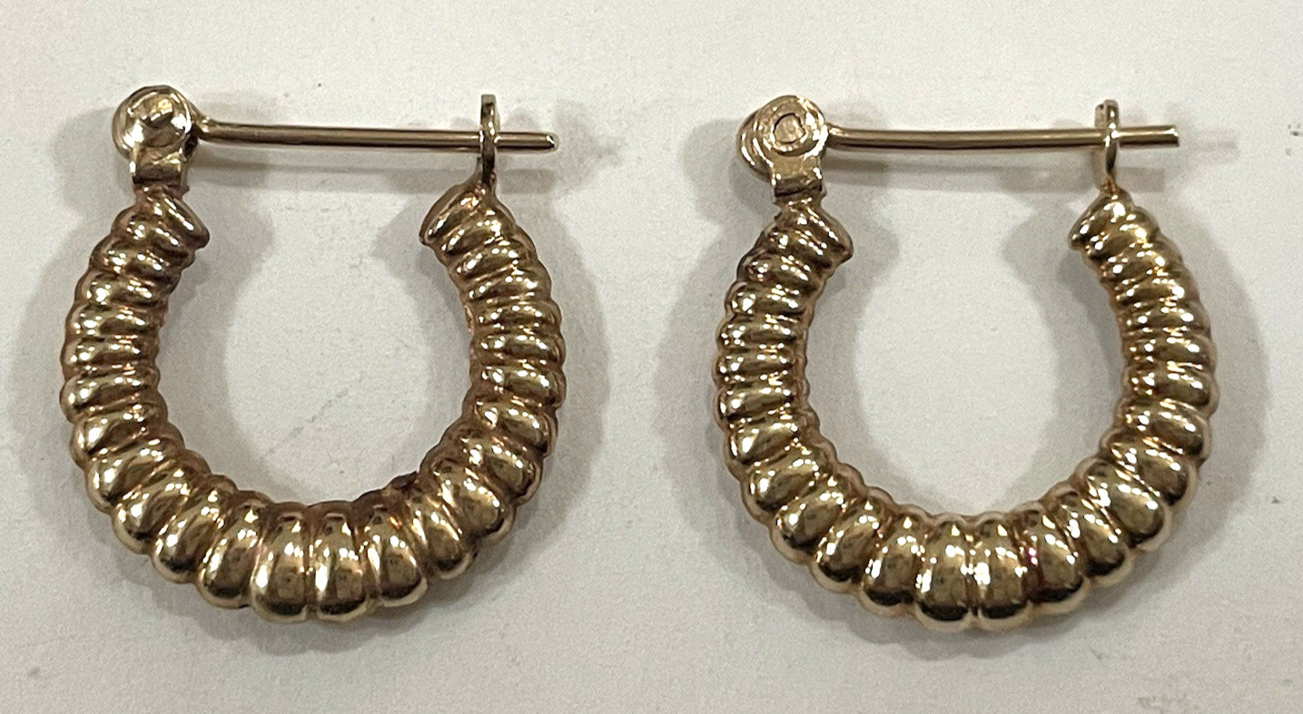 Yellow Gold Puffy Round Shape Pattern Hoops Earrings 1g / 0.5 inch USED READ