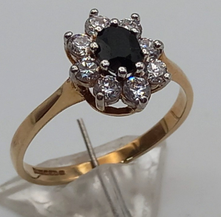 9ct Gold Lab CZ & Sapphire Cluster ring 2 grams size N